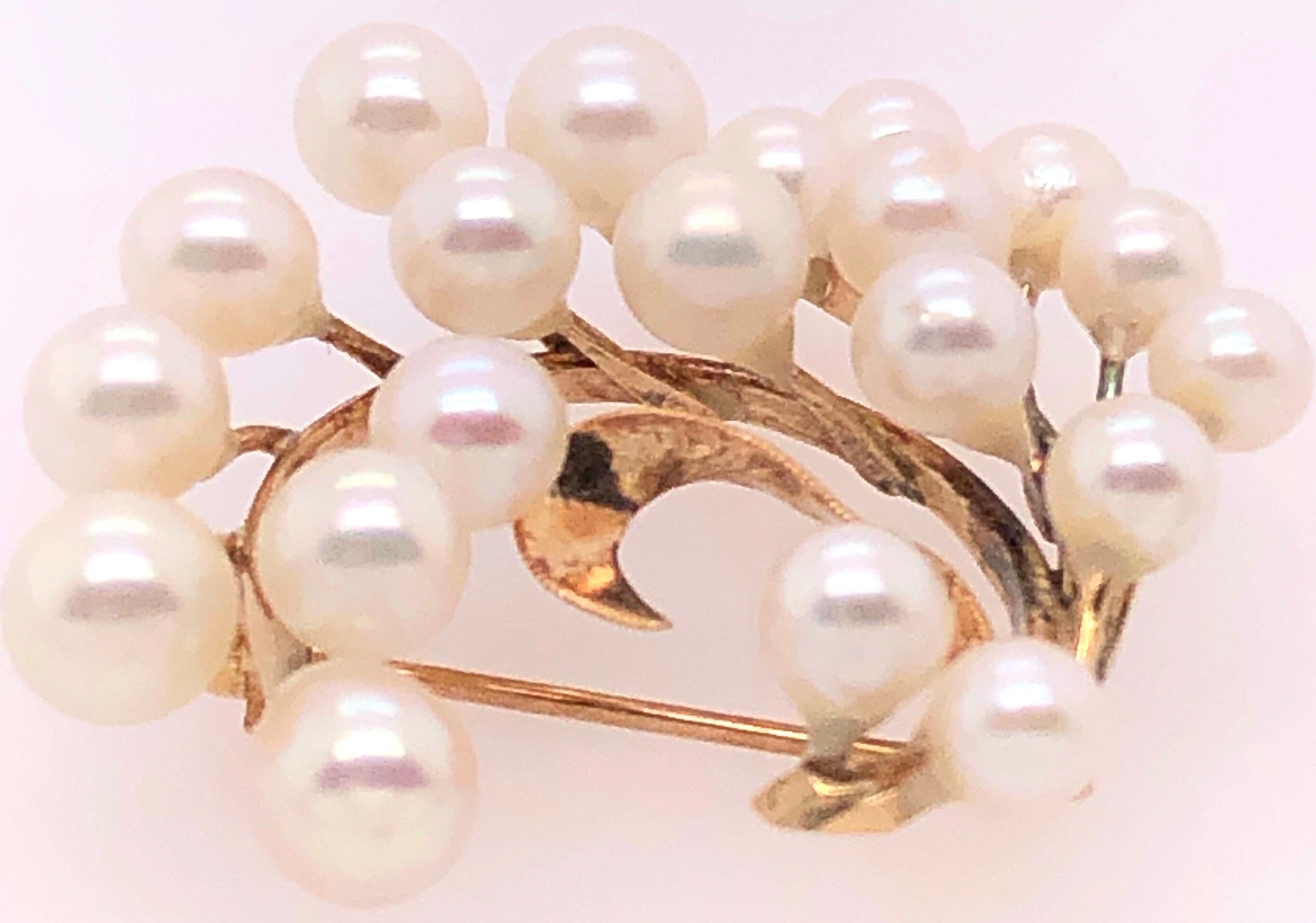 Round Cut 14 Karat Yellow Gold Freeform Brooch with Twenty Cultured Pearls For Sale