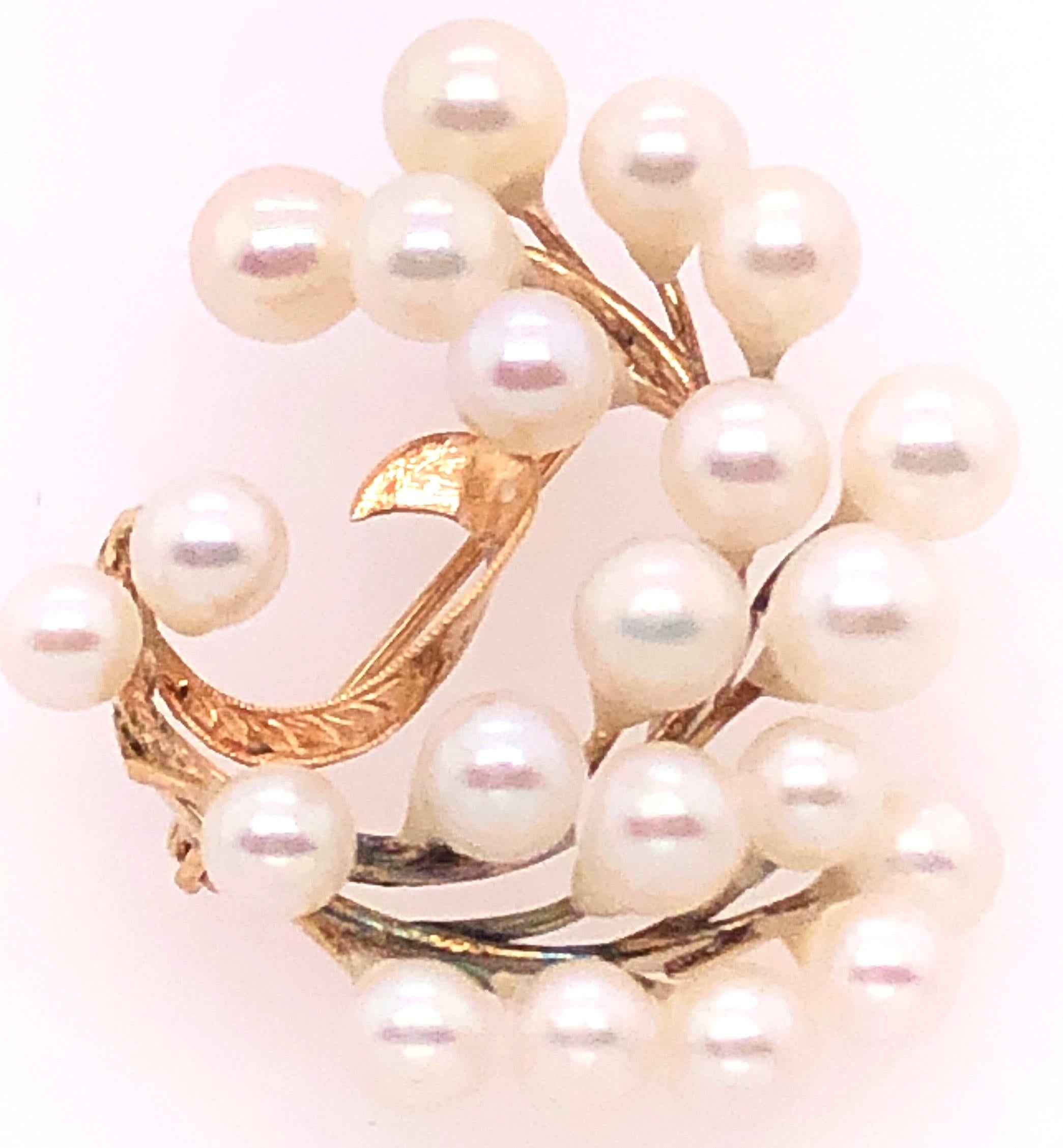 Women's or Men's 14 Karat Yellow Gold Freeform Brooch with Twenty Cultured Pearls For Sale