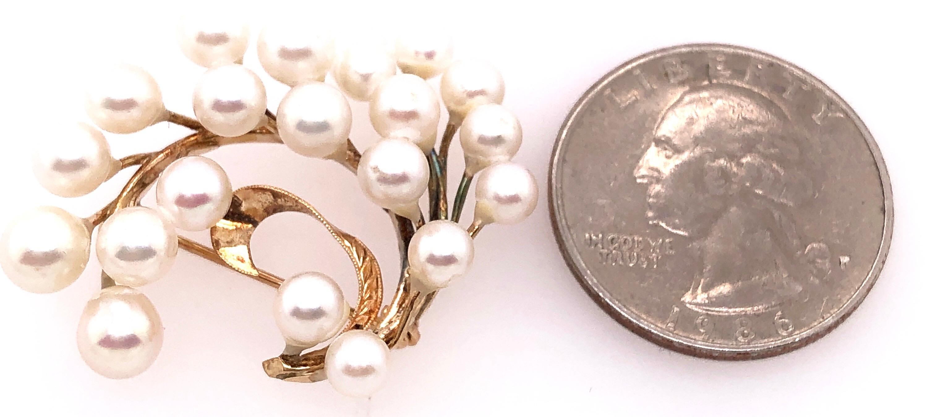 Broche en or jaune 14 carats de forme libre avec vingt perles de culture en vente 1