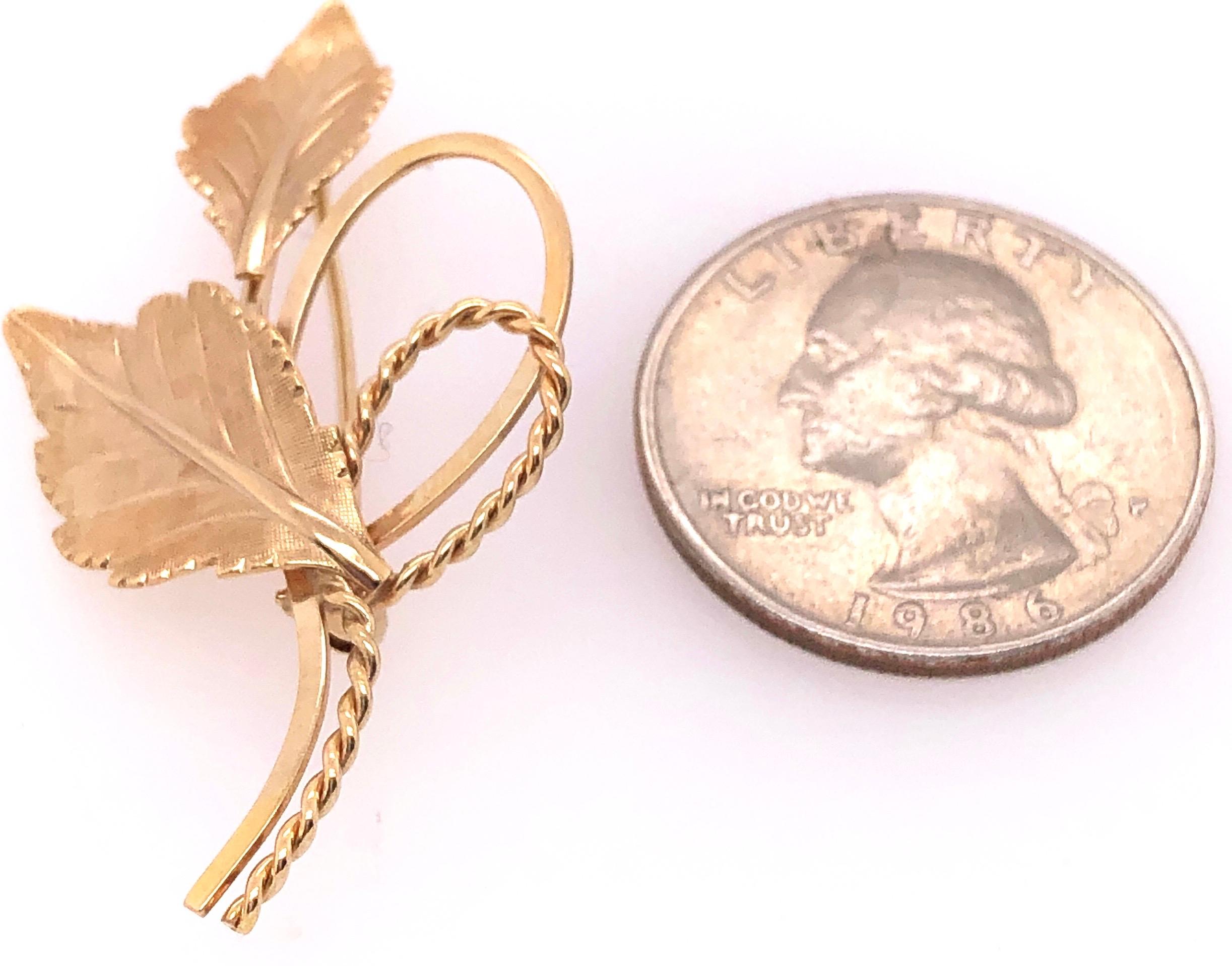 14 Karat Yellow Gold Freeform Leaf Brooch or Pin In Good Condition For Sale In Stamford, CT