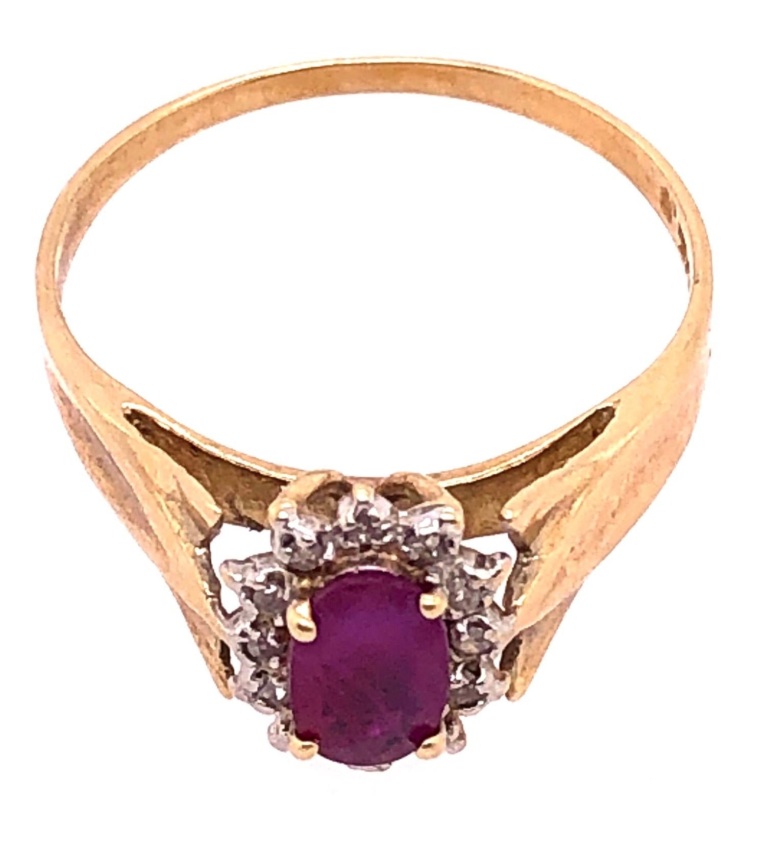 Anello in oro giallo 14 carati con rubino a forma libera e accenti di diamante 
Dimensione 7
2,46 grammi di peso totale.