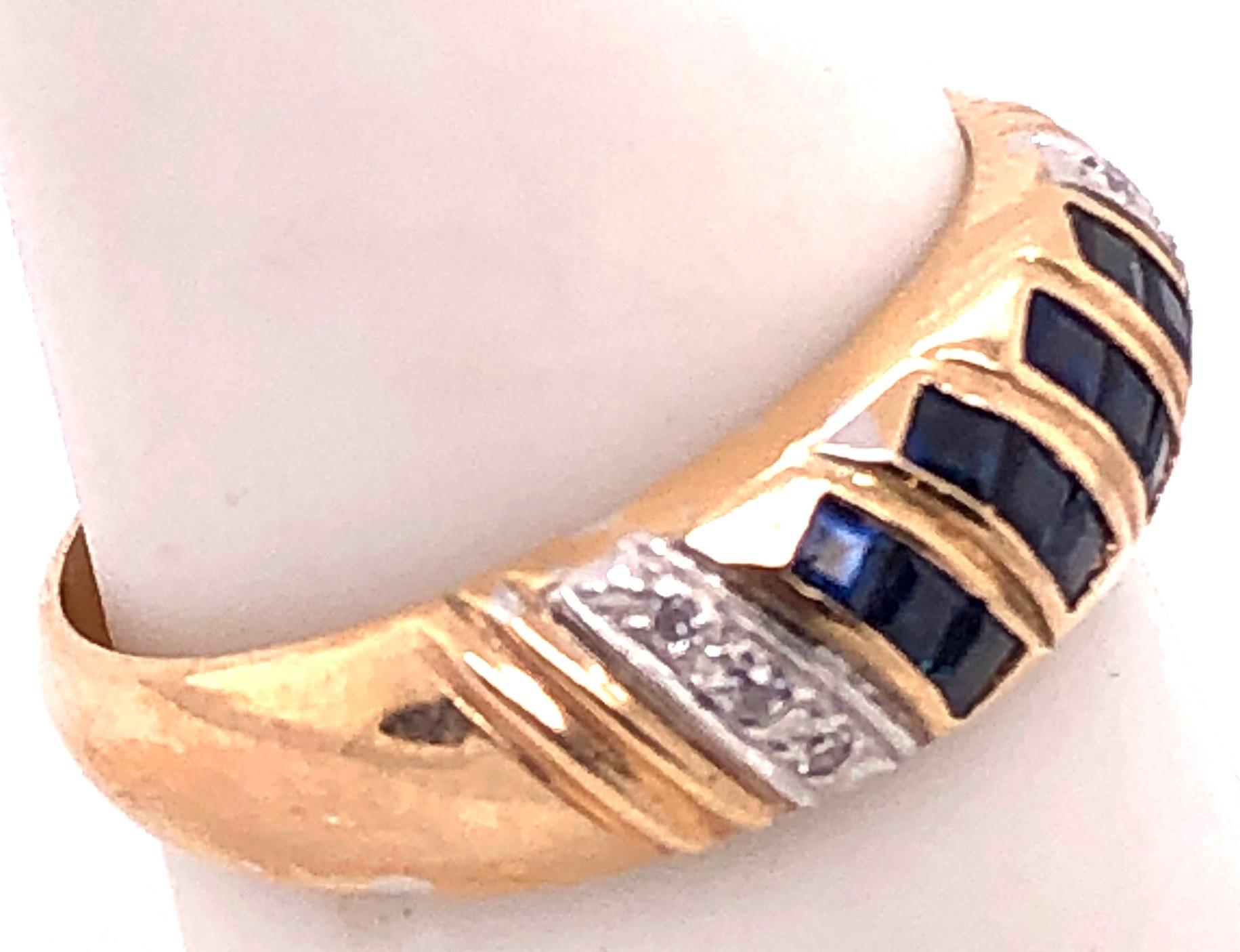 Moderne Bague à anneau en or jaune 14 carats avec saphir de forme libre et diamant 0,06 TDW en vente