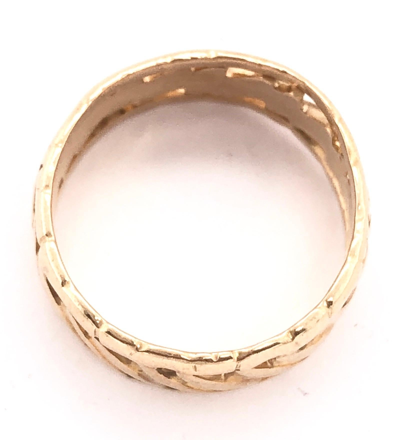 14 Karat Yellow Gold Freestyle Band Wedding Ring In Good Condition For Sale In Stamford, CT
