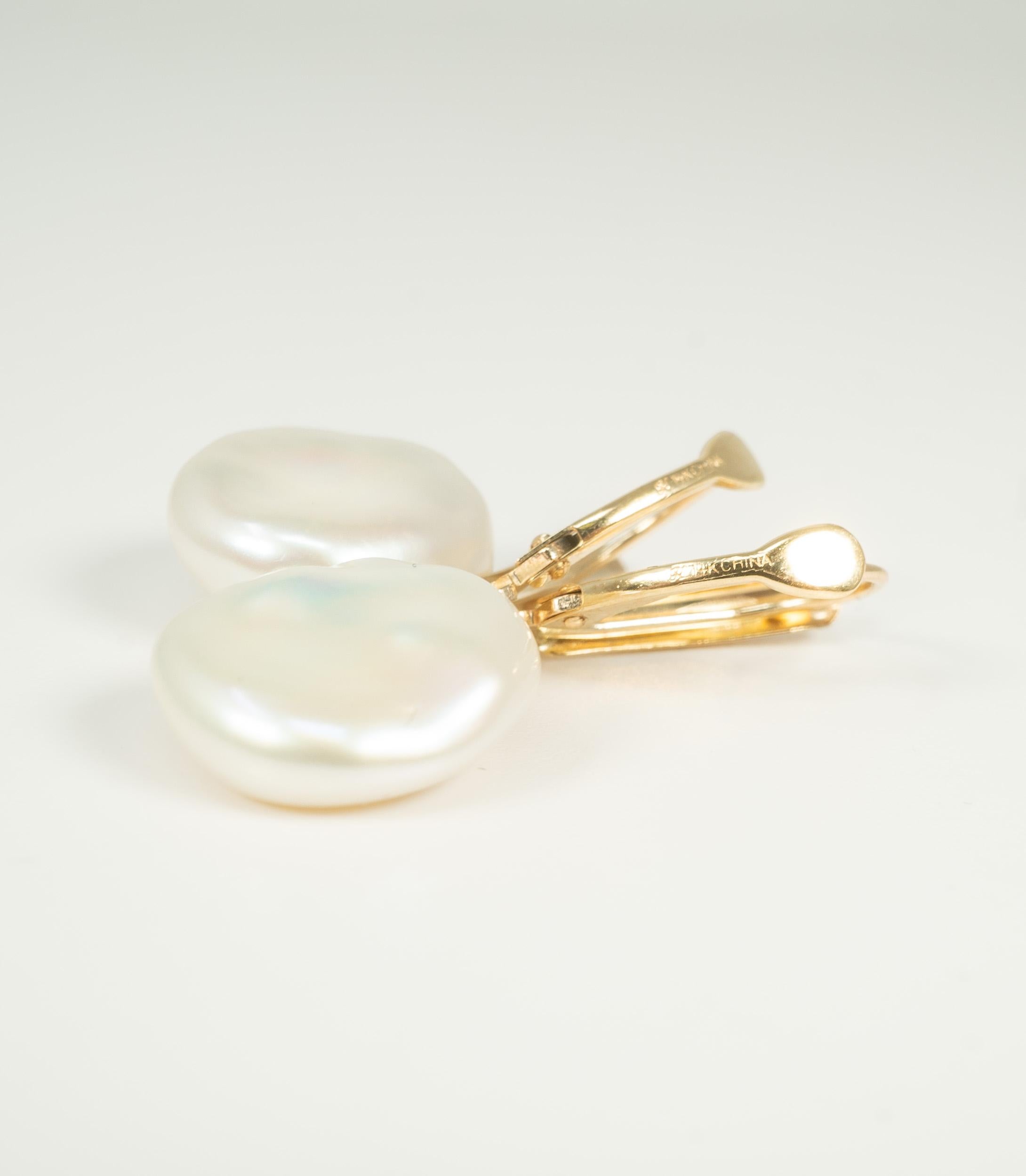 Boucles d'oreilles perles d'eau douce en or jaune 14 carats Bon état à Dallas, TX