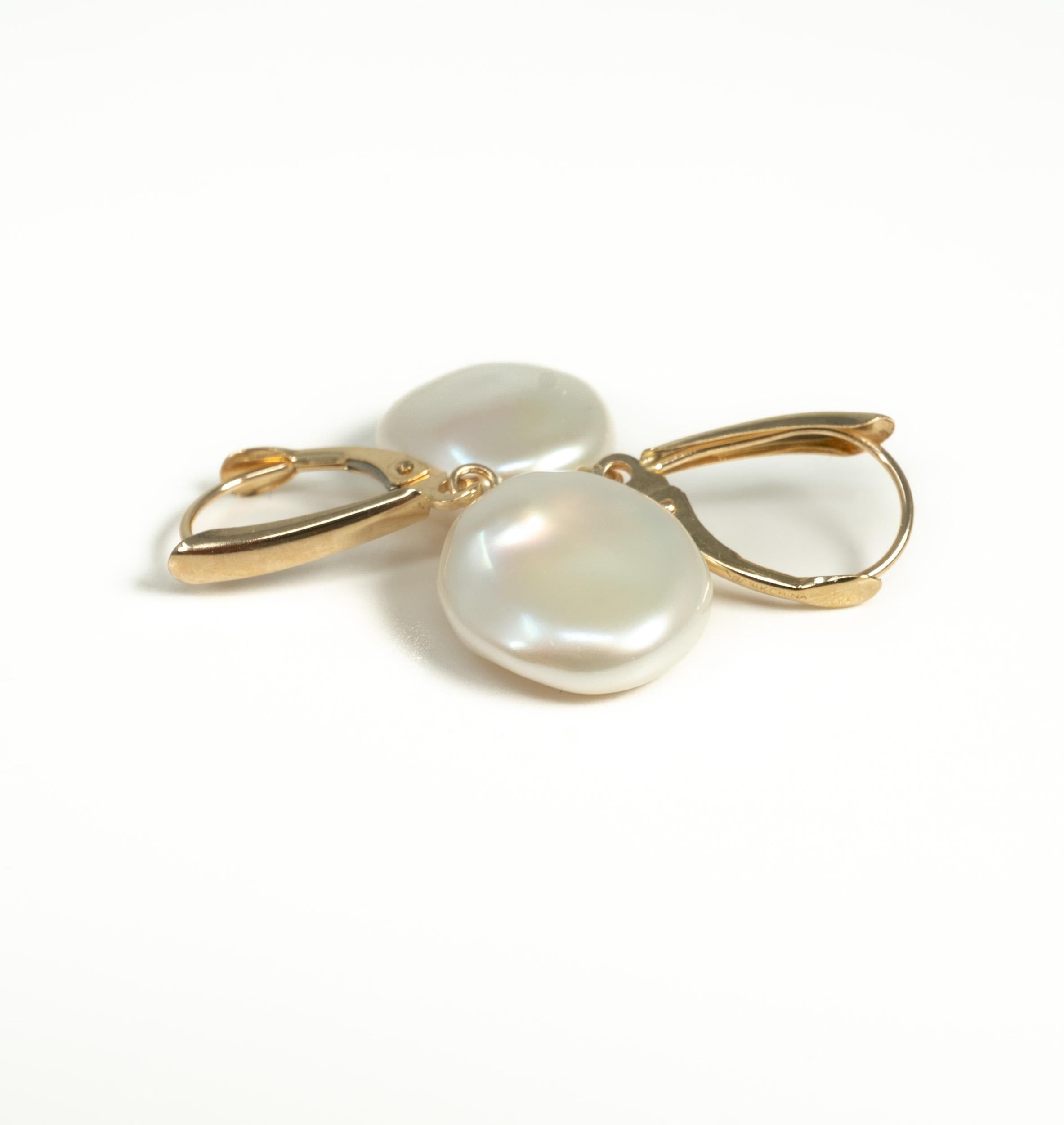 Women's or Men's 14 Karat Yellow Gold Freshwater Pearl Earrings For Sale