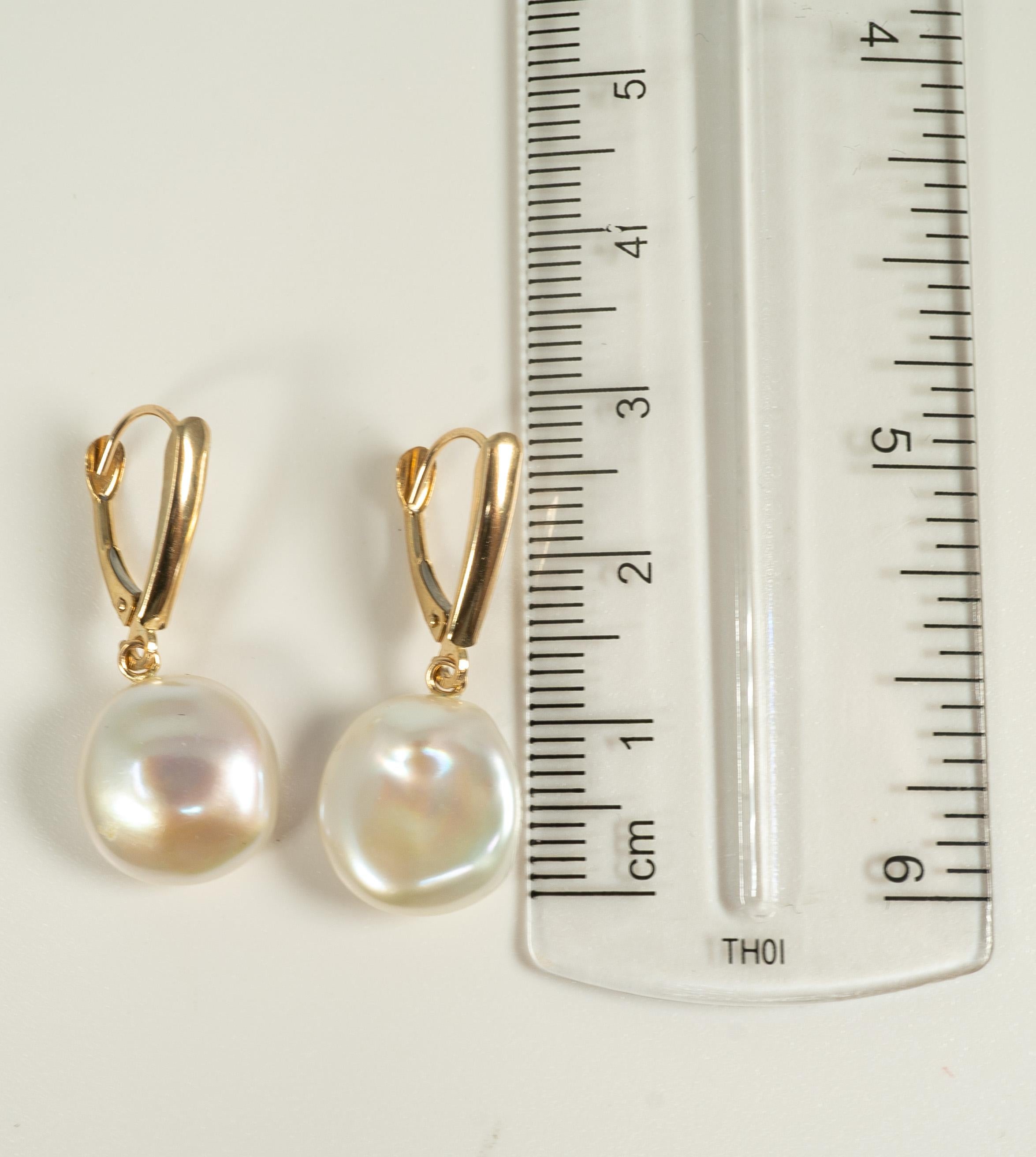 14 Karat Yellow Gold Freshwater Pearl Earrings For Sale 1
