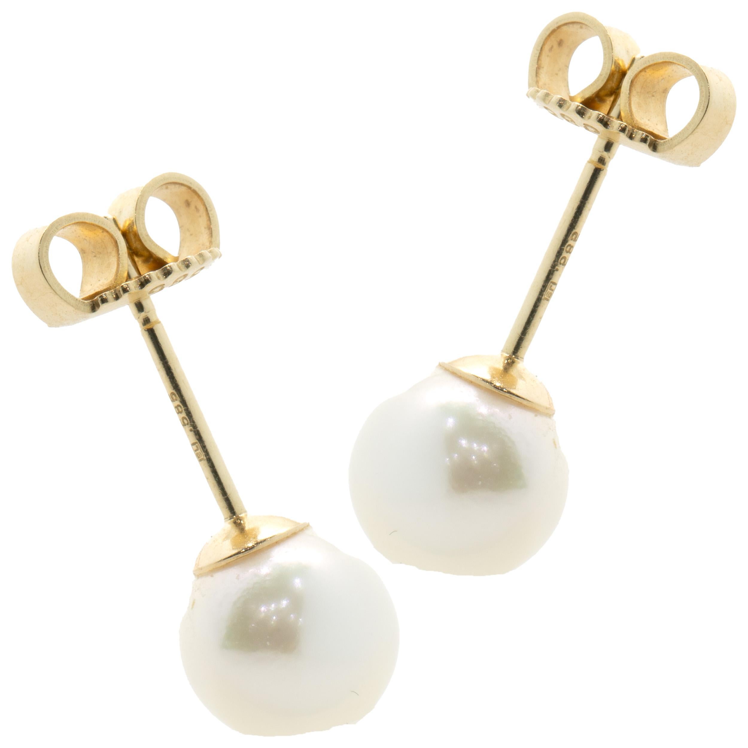 Round Cut 14 Karat Yellow Gold Freshwater Pearl Stud Earrings For Sale