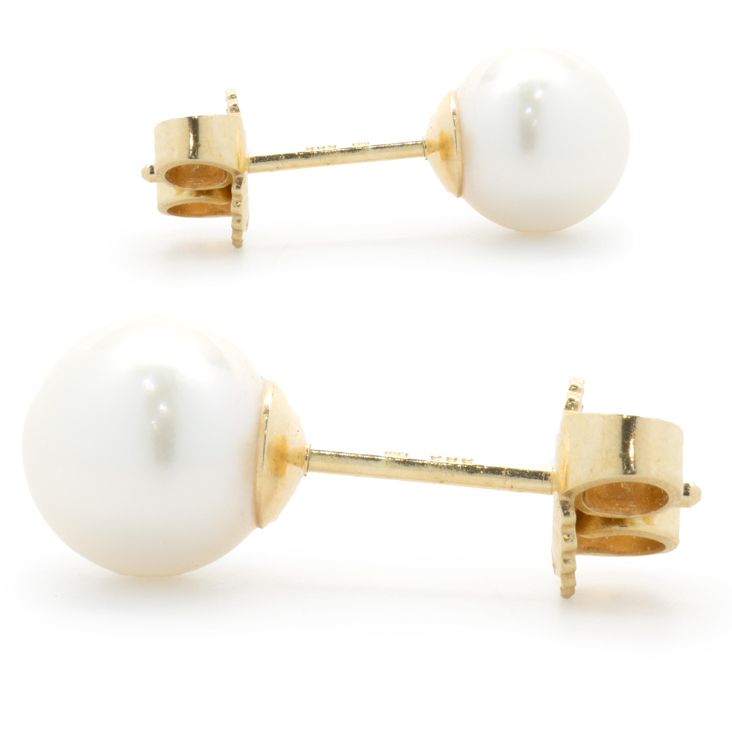 14 Karat Yellow Gold Freshwater Pearl Stud Earrings In Excellent Condition For Sale In Scottsdale, AZ