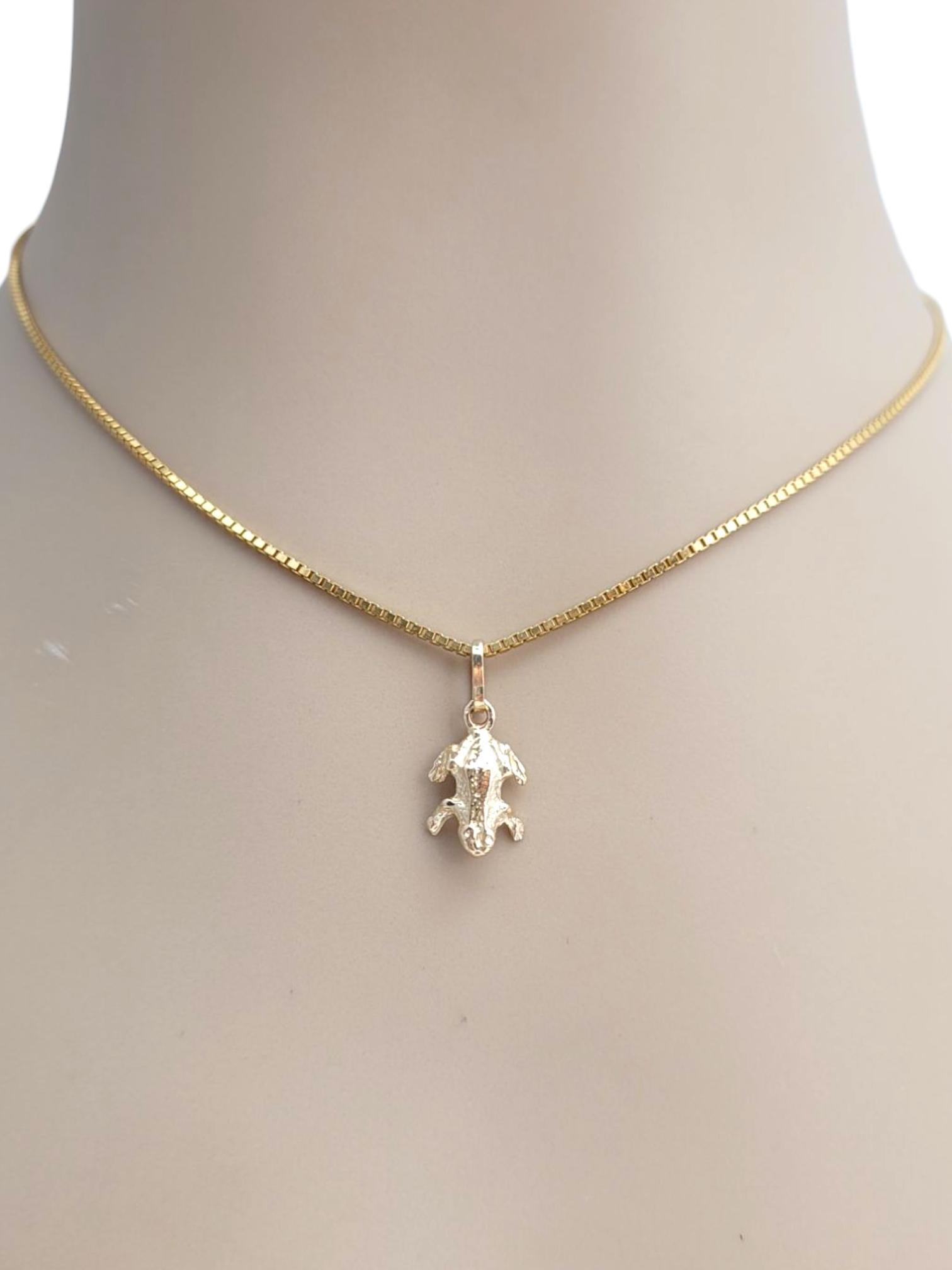 14 Karat Yellow Gold Frog Pendant #21641 en vente 2