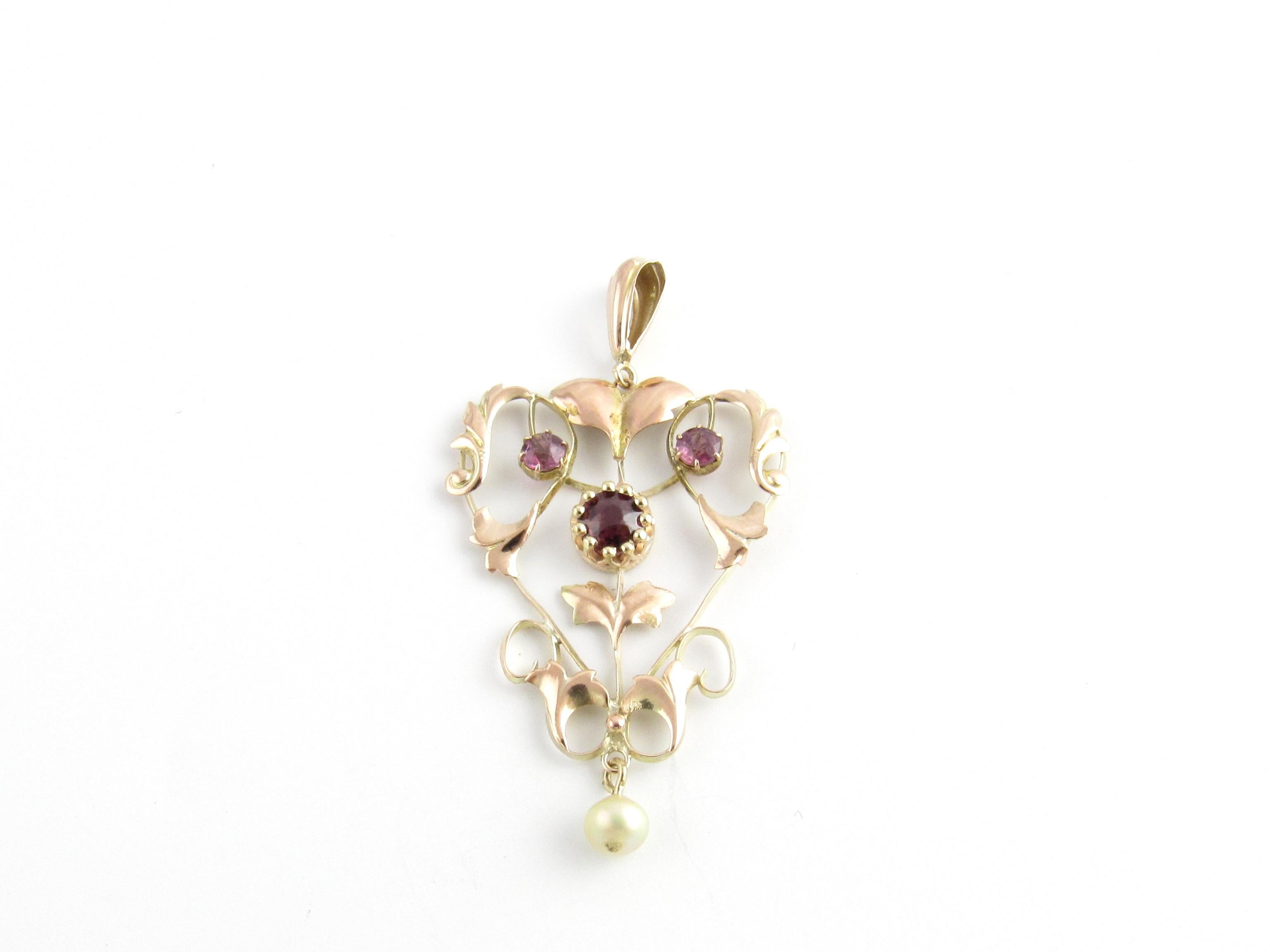 Vintage 14 Karat Yellow Gold Garnet and Pearl Pendant

This lovely pendant features thee rhodolite garnets and one dangling seed pearl set in beautifully detailed 14K yellow gold.

Size: 32 mm x 26 mm

Weight: 1.6 dwt. / 2.5 gr.

Acid tested for 14K