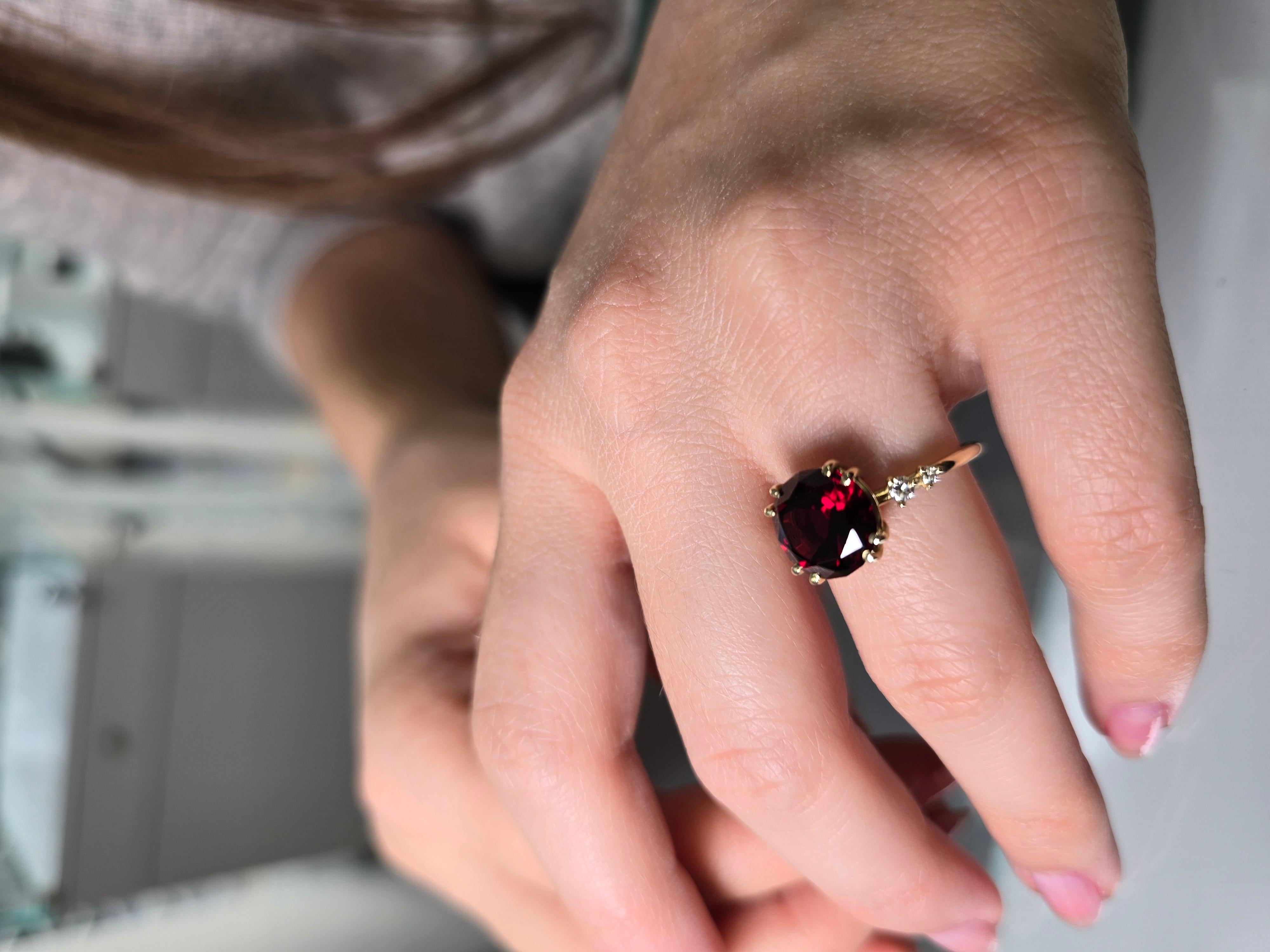 Bague en or jaune 14 carats grenat diamants en vente 4