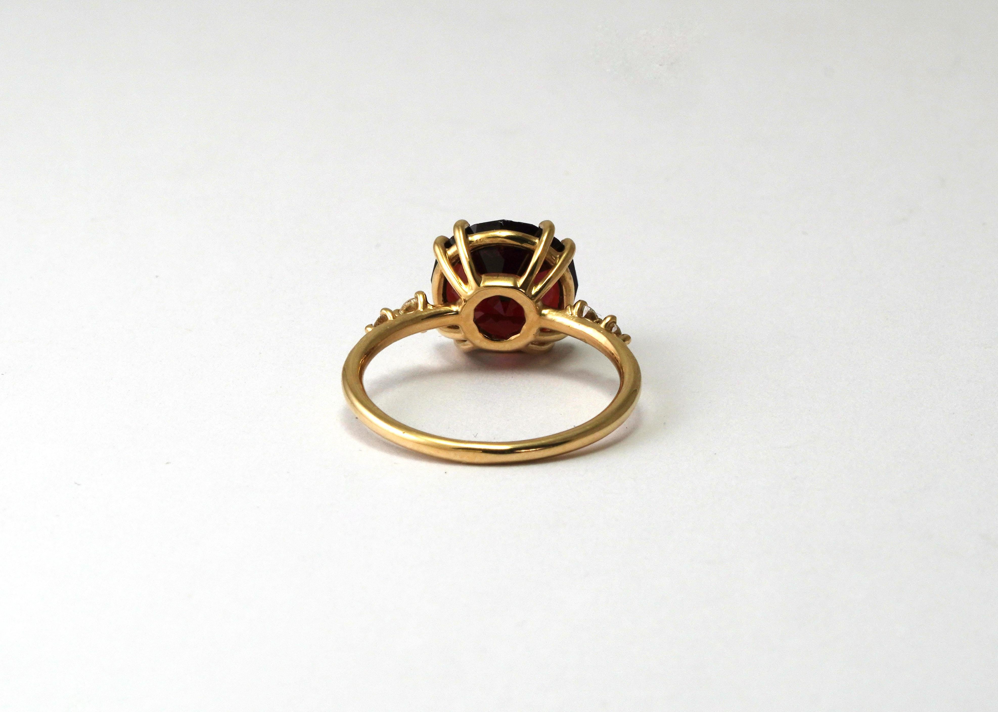 Bague en or jaune 14 carats grenat diamants Neuf - En vente à София, BG