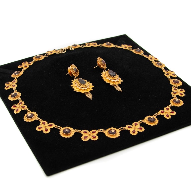 19th Century 14 Karat Gold Dangle Earrings and Necklace, Jewelry Set For Sale at 1stDibs