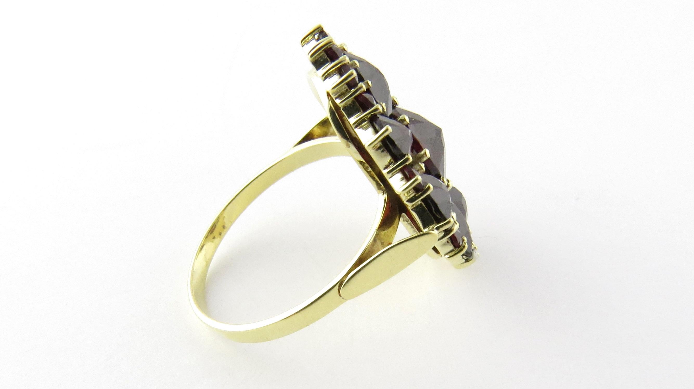 14 Karat Yellow Gold Garnet Ring In Good Condition In Washington Depot, CT