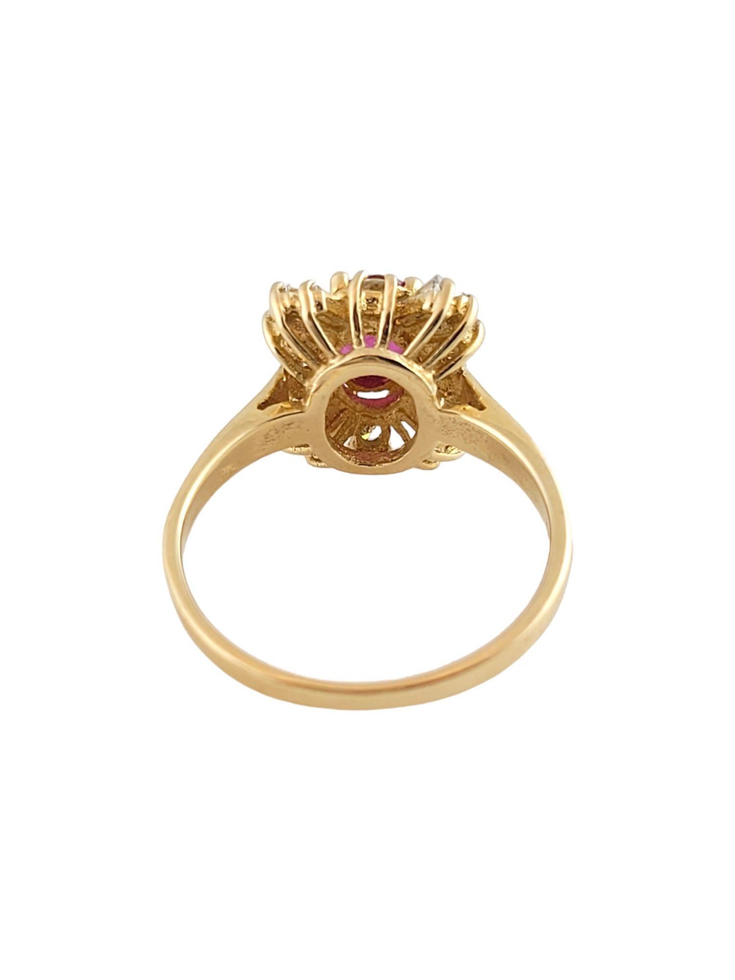 Ring aus 14 Karat Gelbgold mit echtem Rubin und Diamanten 7