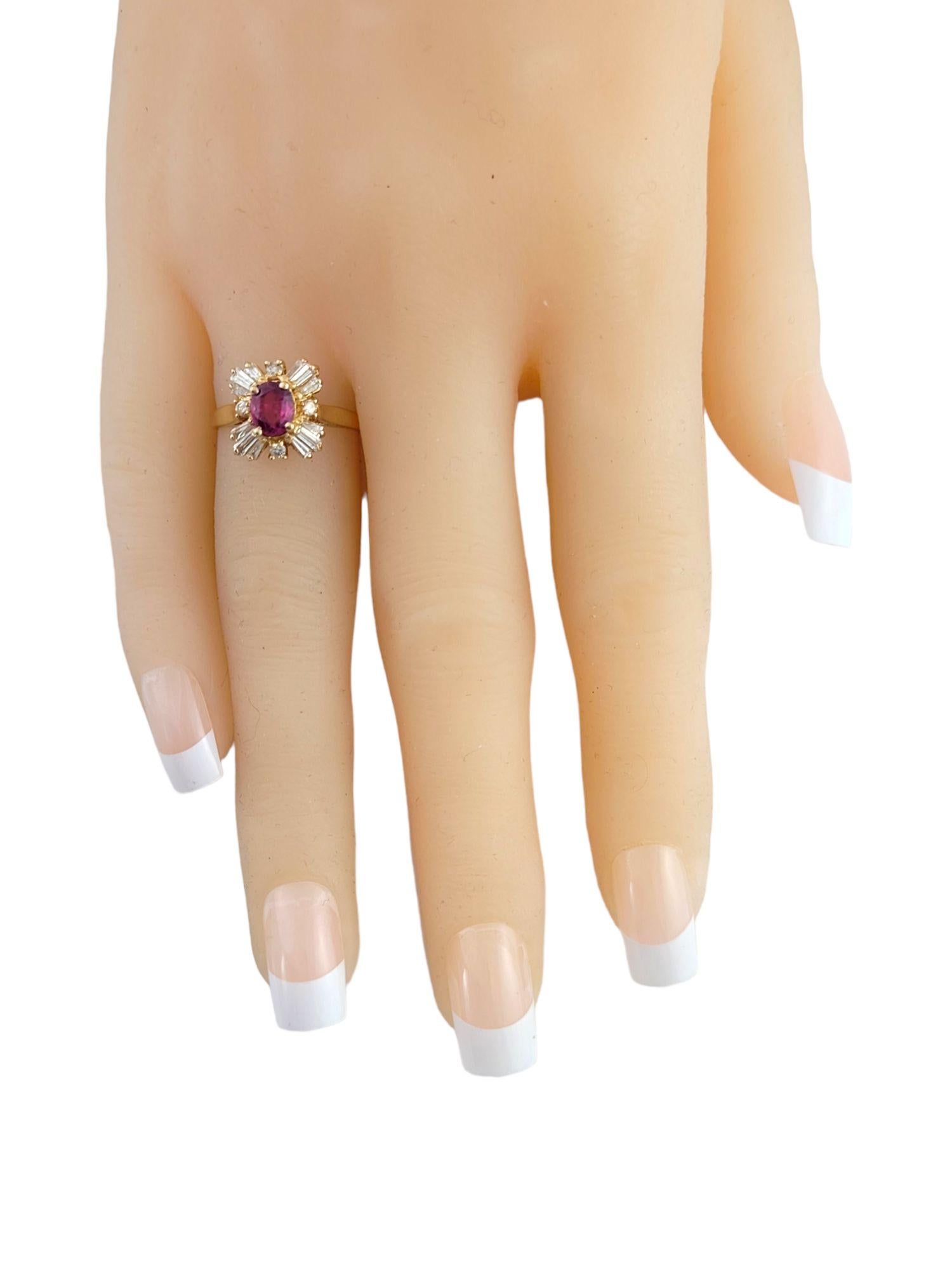 Ring aus 14 Karat Gelbgold mit echtem Rubin und Diamanten 9