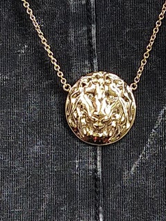 Collier à pendentifs en or jaune 14 carats avec lion et diamants pour femmes