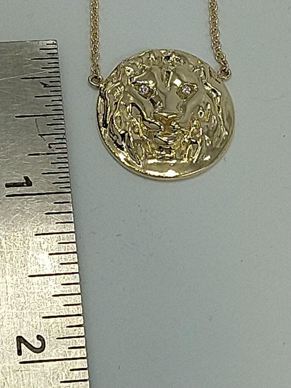 Collier à pendentifs en or jaune 14 carats avec lion en diamant GIA pour femme Neuf - En vente à New York, NY