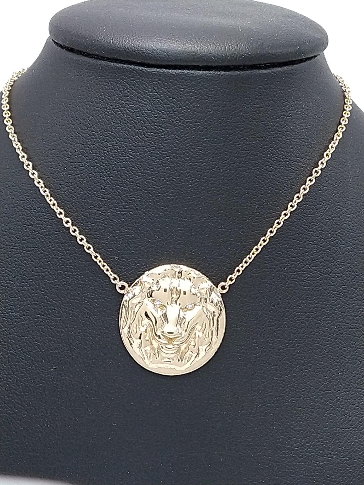 Collier à pendentifs en or jaune 14 carats avec lion en diamant GIA pour femme Unisexe en vente