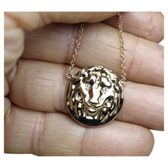 Collier à pendentifs en or jaune 14 carats avec lion en diamant GIA pour femme