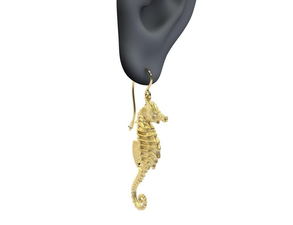 Taille ronde Boucles d'oreilles cheval de mer en or jaune 14 carats avec diamants certifiés GIA en vente