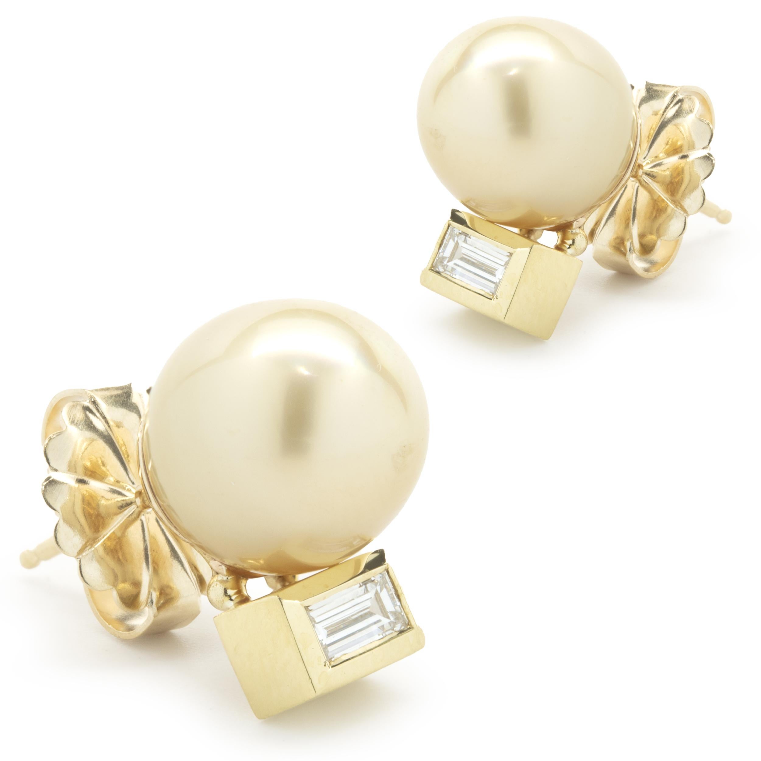 14 Karat Yellow Gold Golden Pearl and Diamond Stud Earrings In Excellent Condition For Sale In Scottsdale, AZ