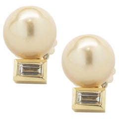Clous d'oreilles en or jaune 14 carats, perles dorées et diamants
