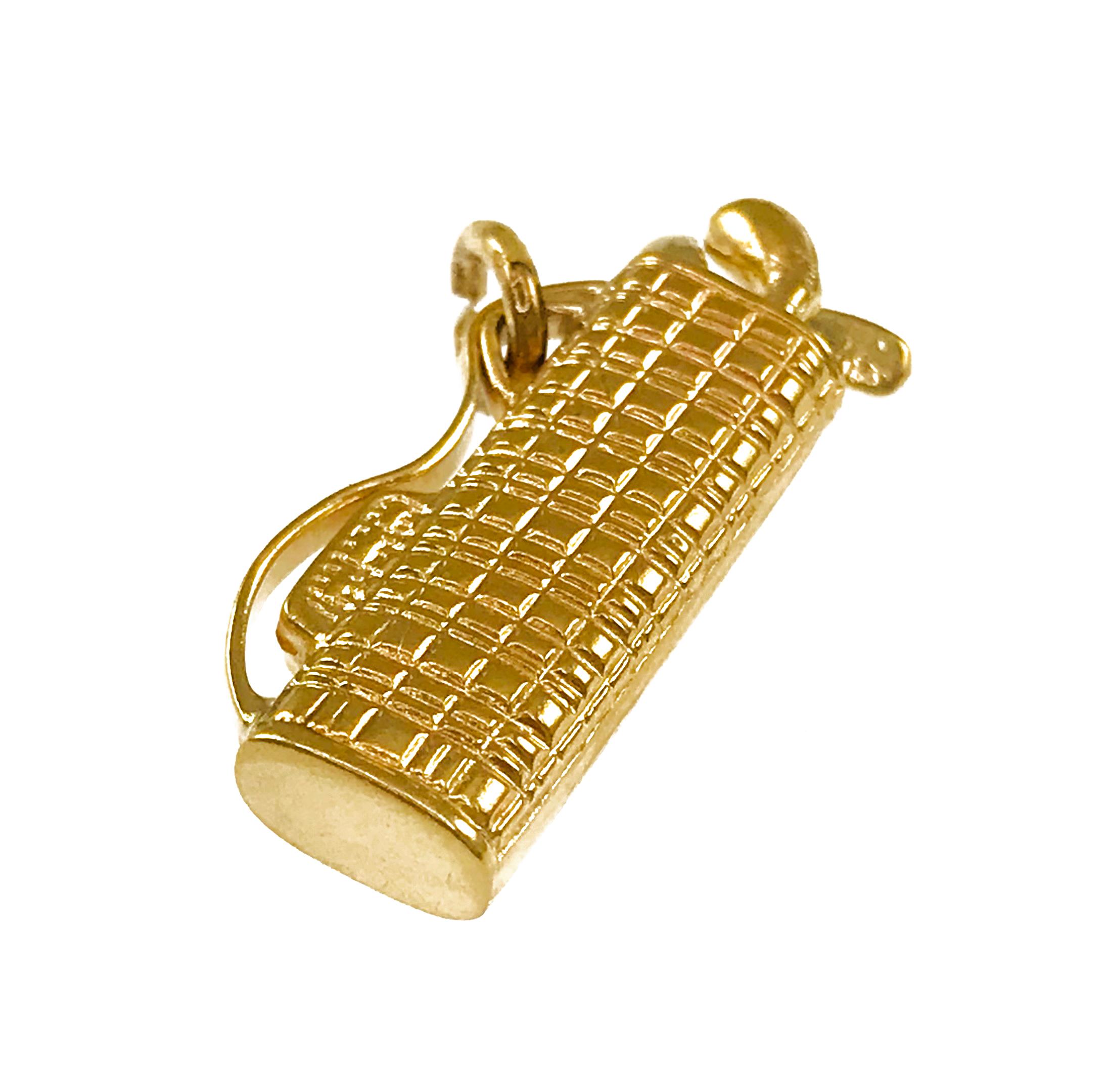 14 Karat Gelbgold Golfbag-Anhänger (Retro) im Angebot
