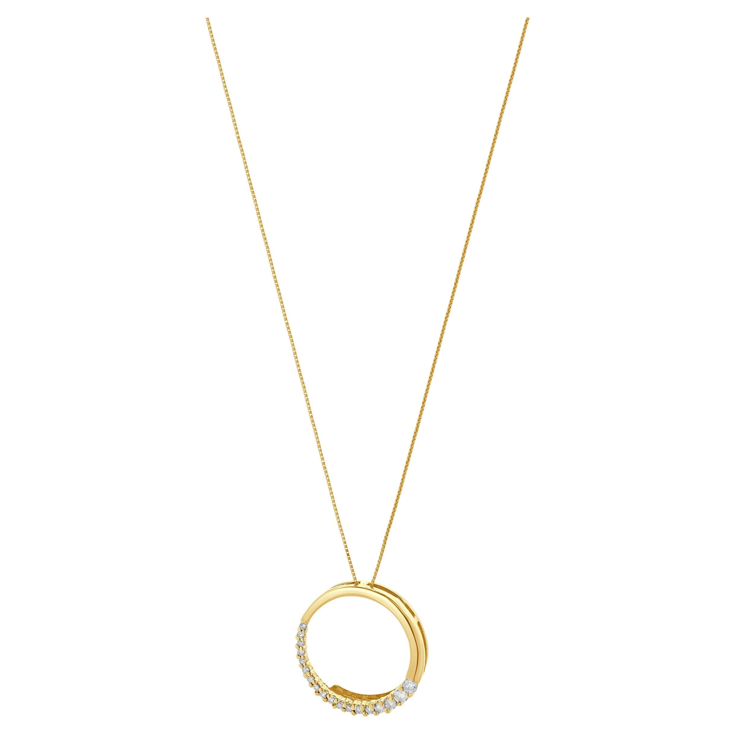 Collana a mezzo cerchio con diamanti graduati in oro giallo 14 carati