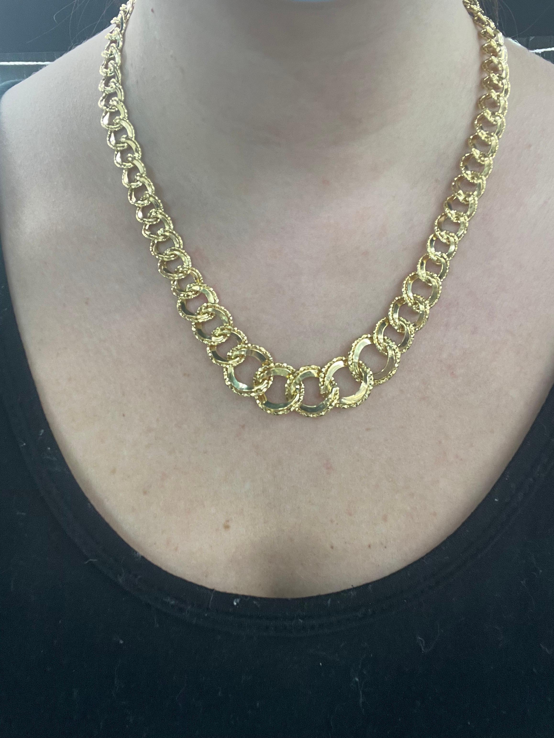 14 Karat Yellow Gold Graduated Hammered & Polished Link Necklace 13.6 Grams For Sale 2