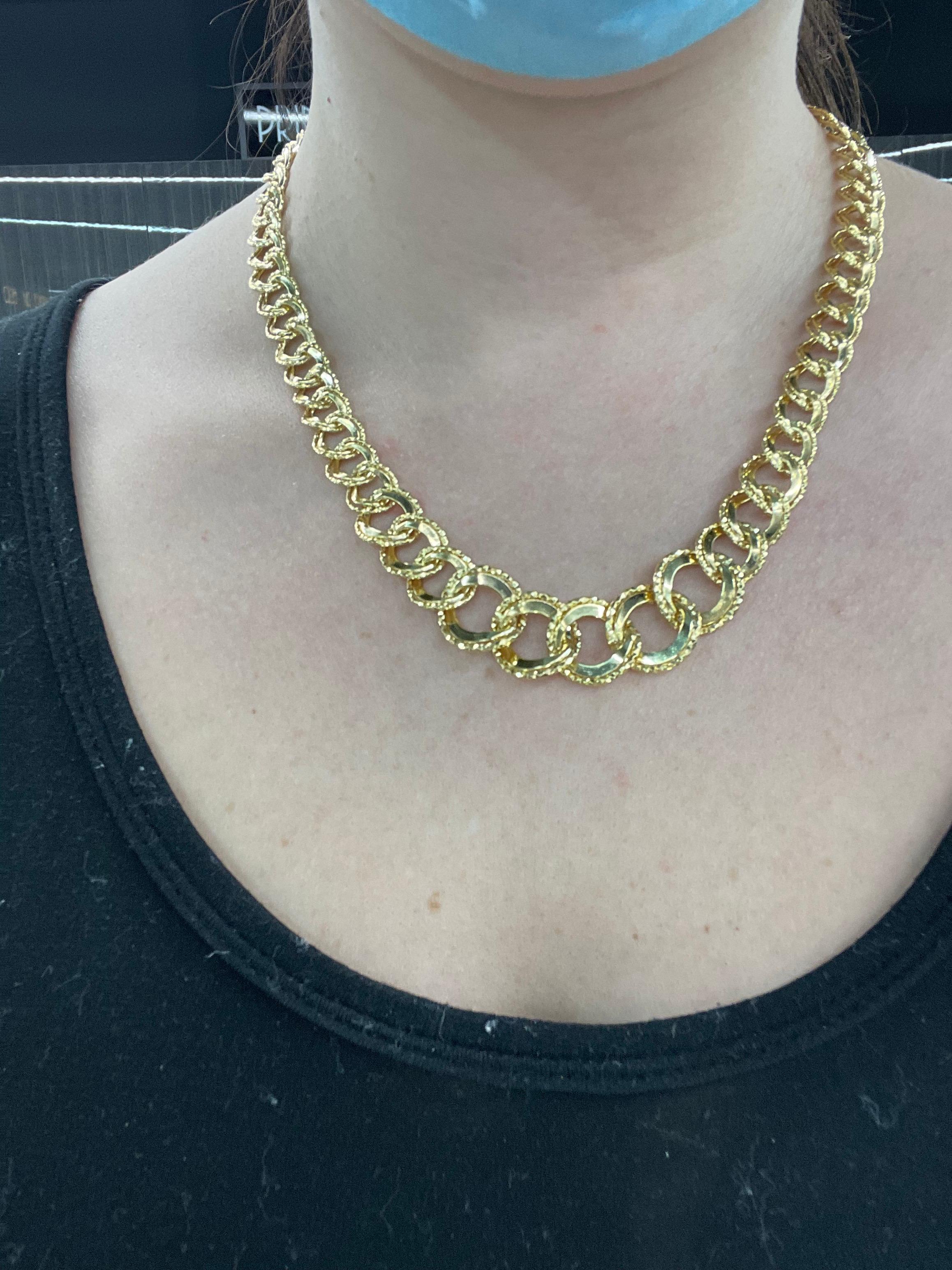 Women's 14 Karat Yellow Gold Graduated Hammered & Polished Link Necklace 13.6 Grams For Sale