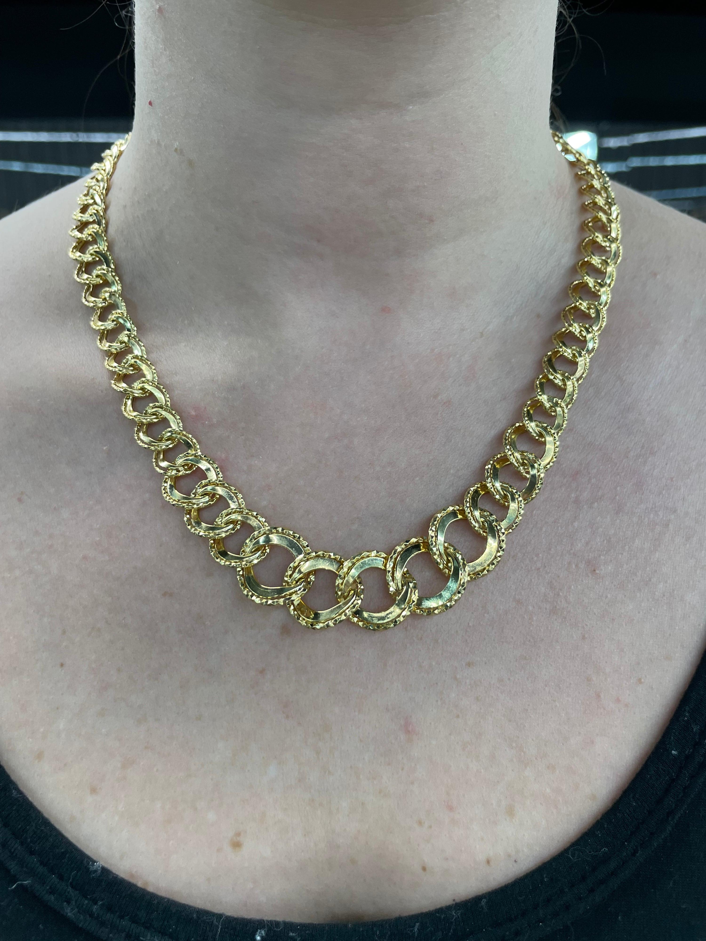14 Karat Yellow Gold Graduated Link Necklace 13.6 Grams For Sale 1