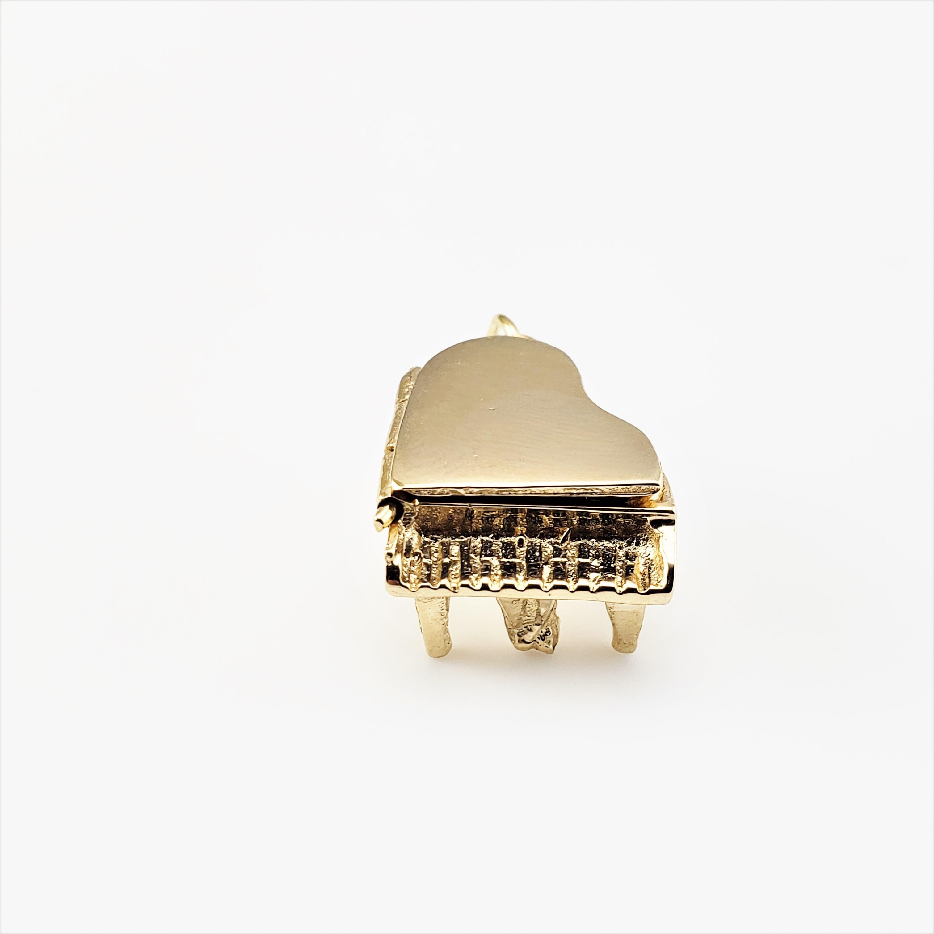 14 Karat Yellow Gold Grand Piano Charm In Good Condition For Sale In Washington Depot, CT