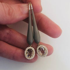 Grauer Emaille-Rauchtopas und Diamant-Tropfen-Ohrring aus 18 Karat Gelbgold