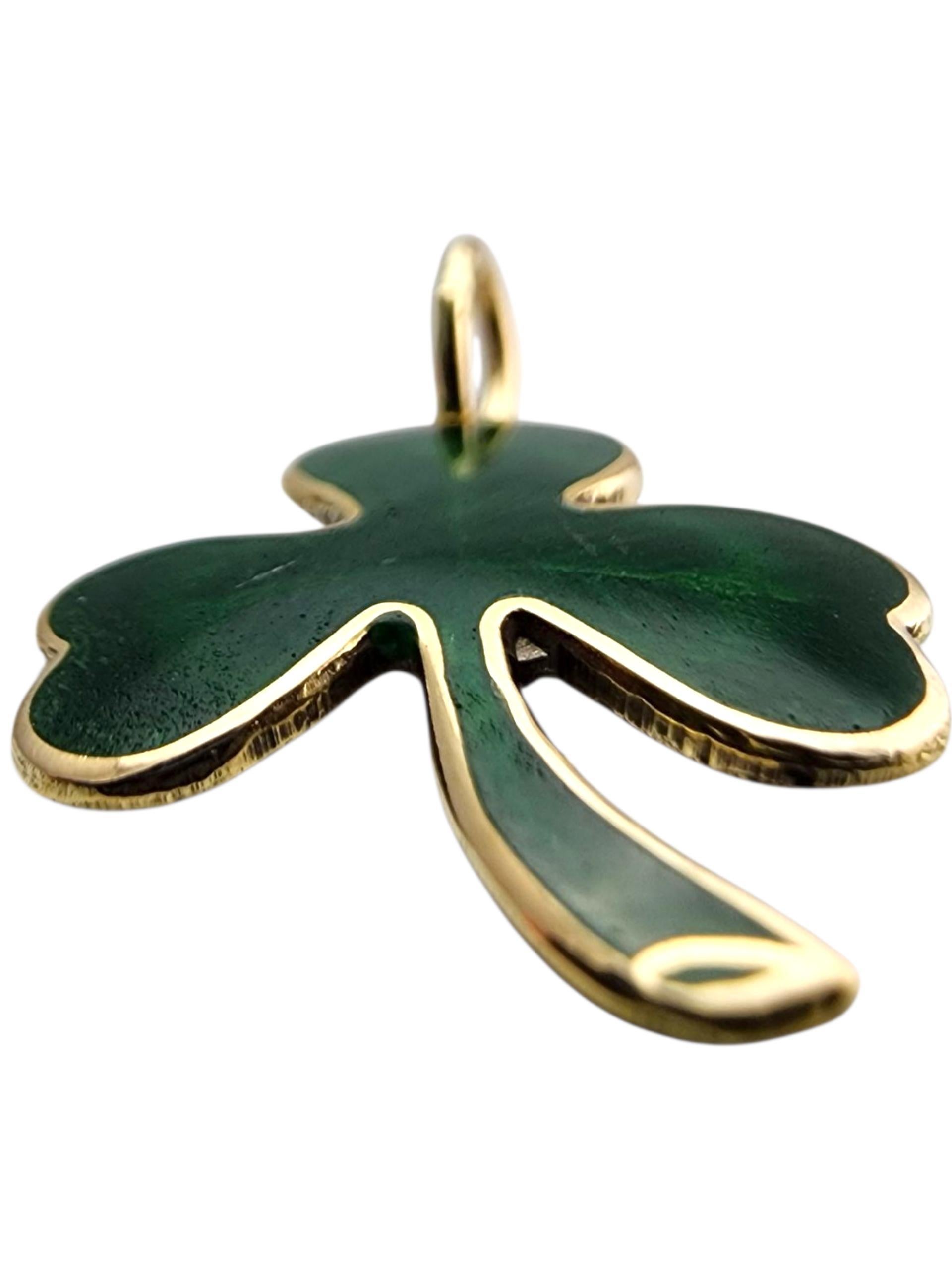 Ciondolo a forma di trifoglio in oro giallo 14 carati con smalto verde #23928 in vendita 1