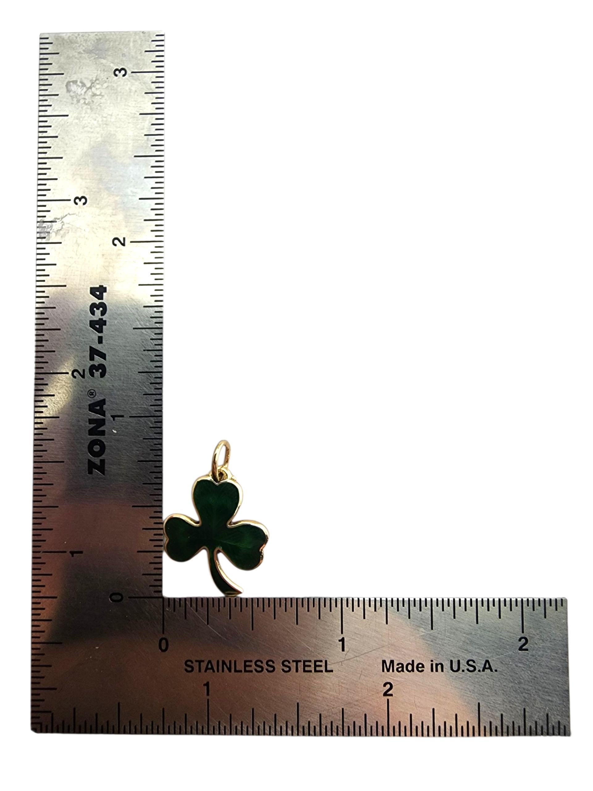 Ciondolo a forma di trifoglio in oro giallo 14 carati con smalto verde #23928 in vendita 3