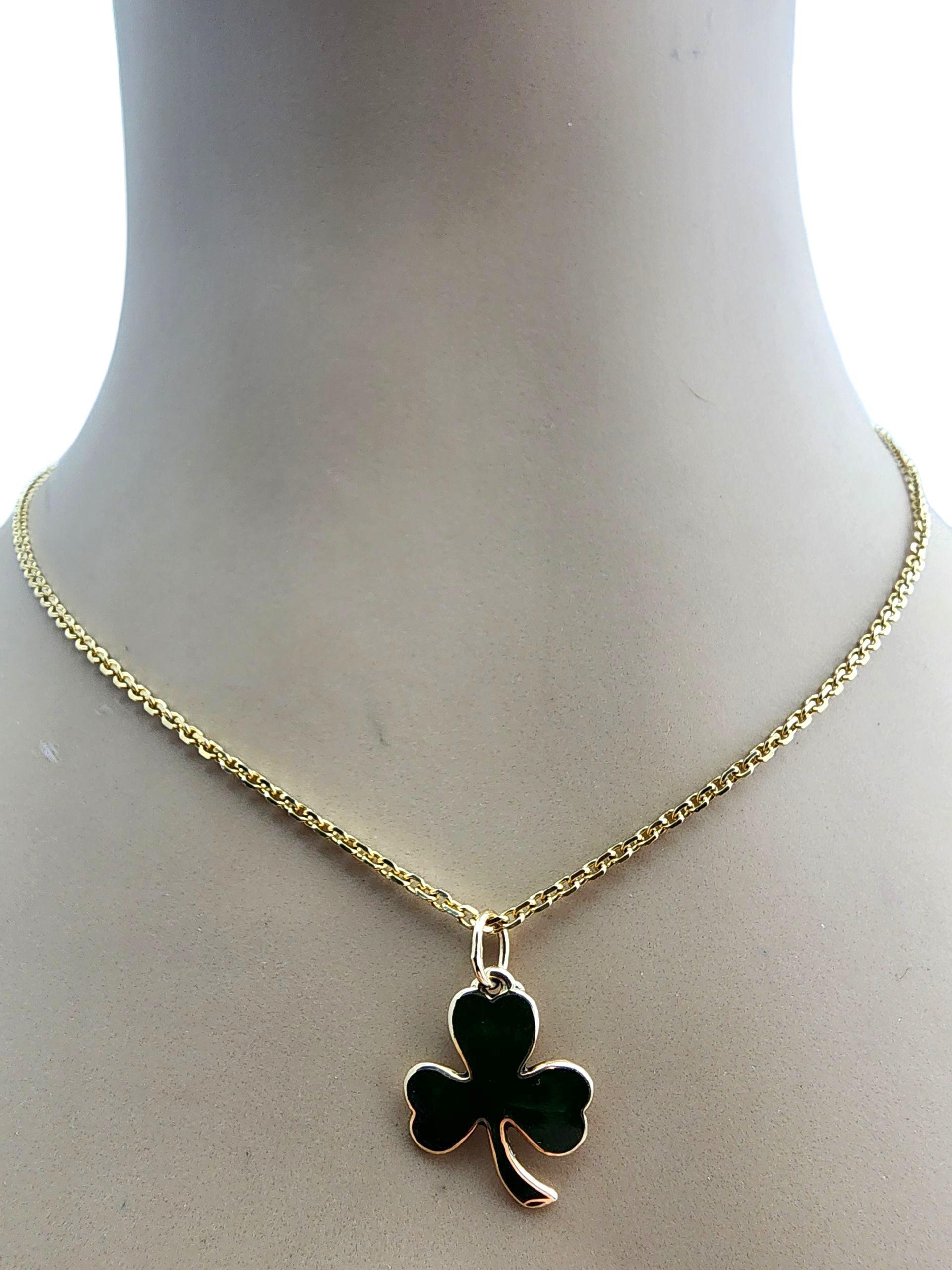 Ciondolo a forma di trifoglio in oro giallo 14 carati con smalto verde #23928 in vendita 4