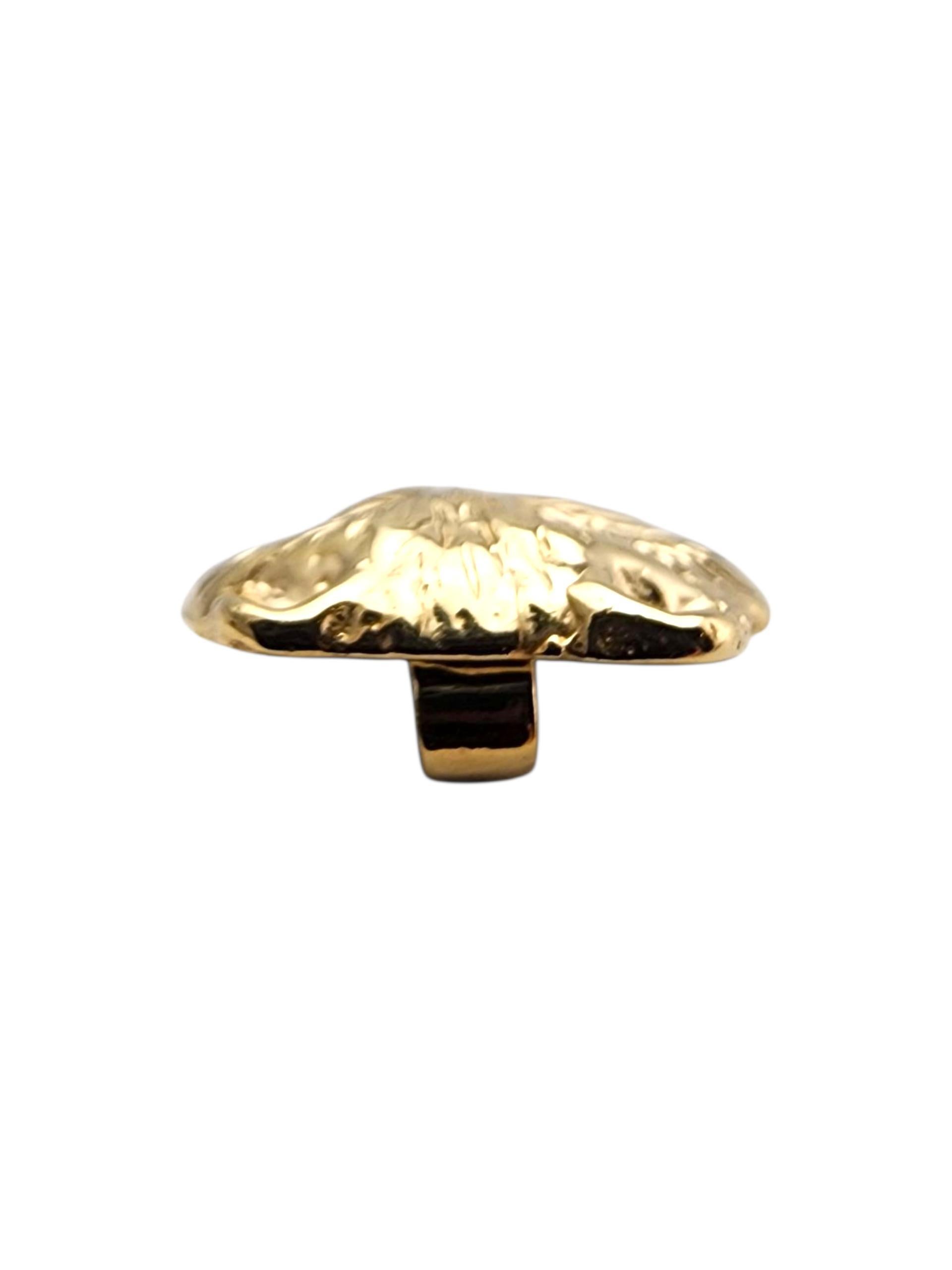 Pendentif en or jaune 14 carats chat aux yeux verts #23579 Pour femmes en vente