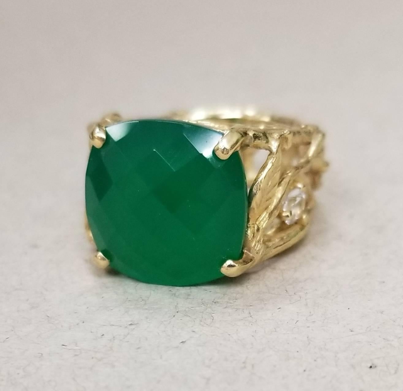 14 Karat Yellow Gold Green Onyx and White Sapphire Bark Ring For Sale 1
