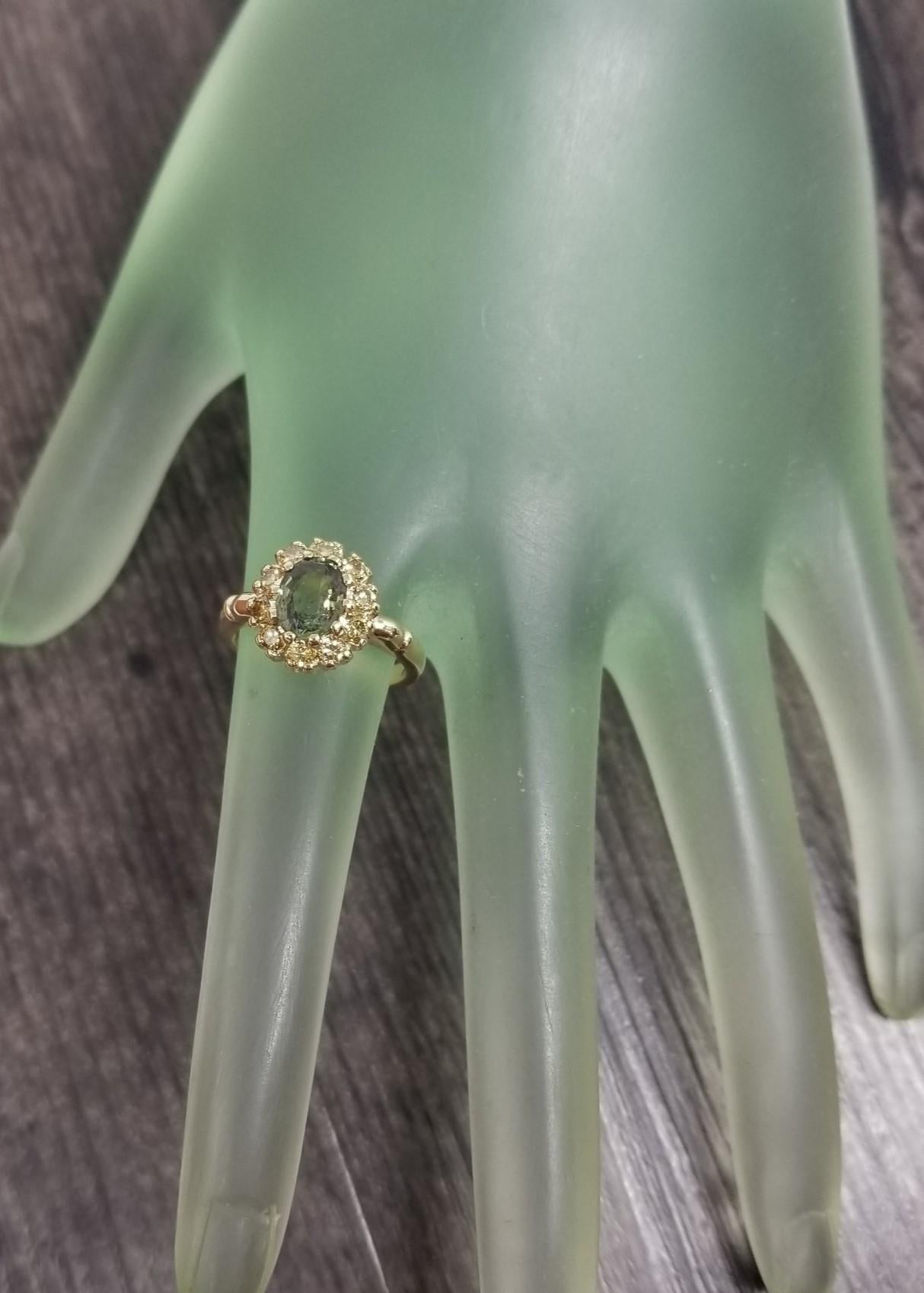 14 Karat Yellow Gold Green Sapphire yellow Diamond Halo Ring In New Condition For Sale In Los Angeles, CA