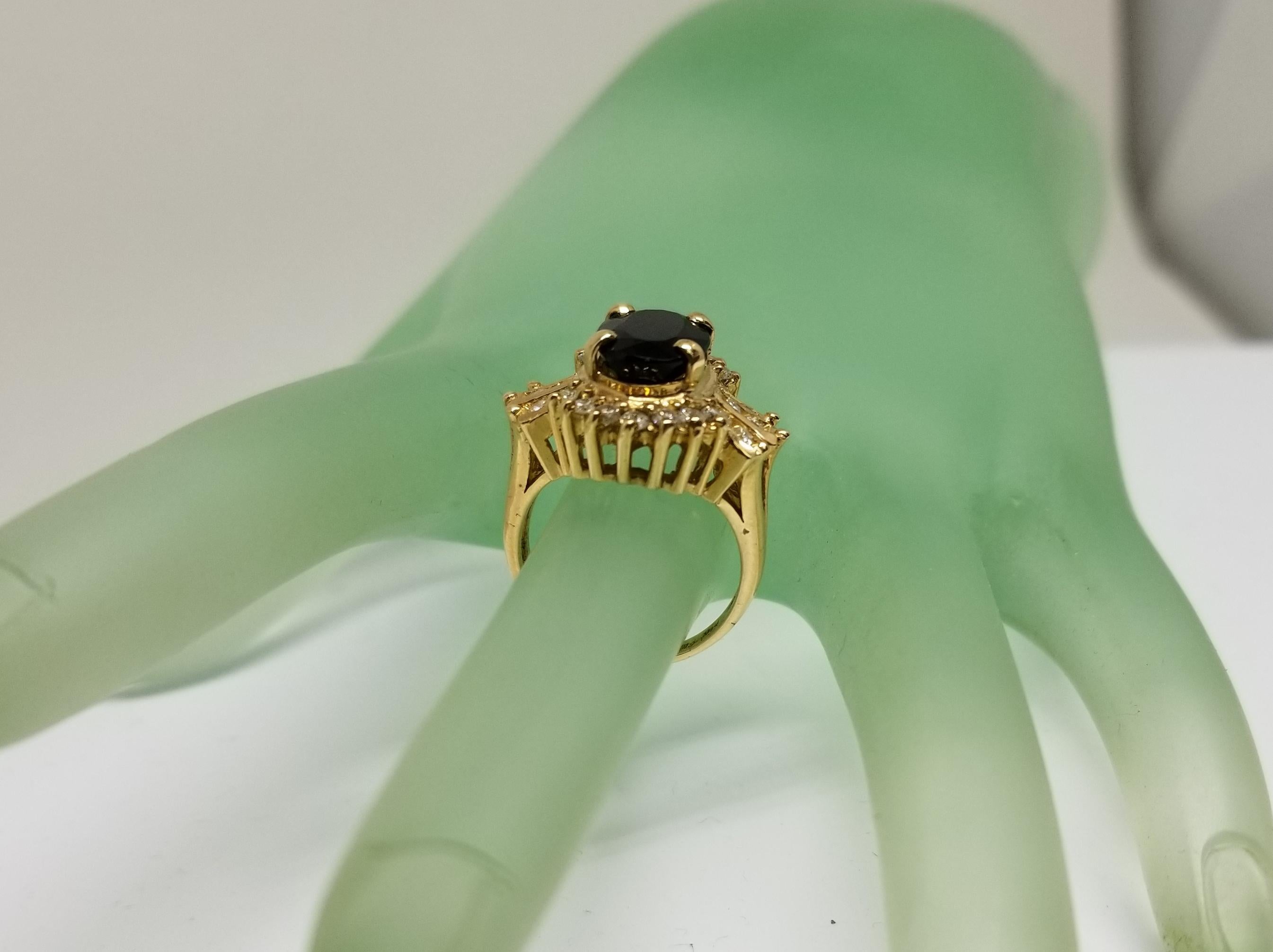 Ring aus 14 Karat Gelbgold mit grünem Turmalin und Diamant im Angebot 1