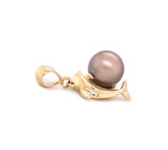 14 Karat Yellow Gold Grey Pearl Dolphin Pendant