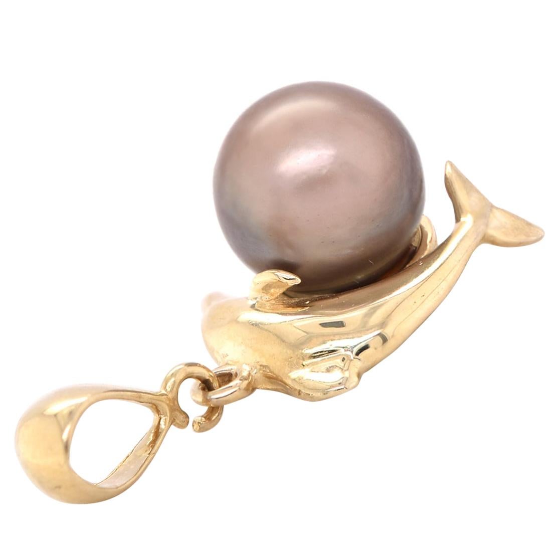 14 Karat Yellow Gold Grey Pearl Dolphin Pendant For Sale
