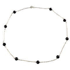 Halskette aus 14 Karat Gelbgold mit grauen Perlen
