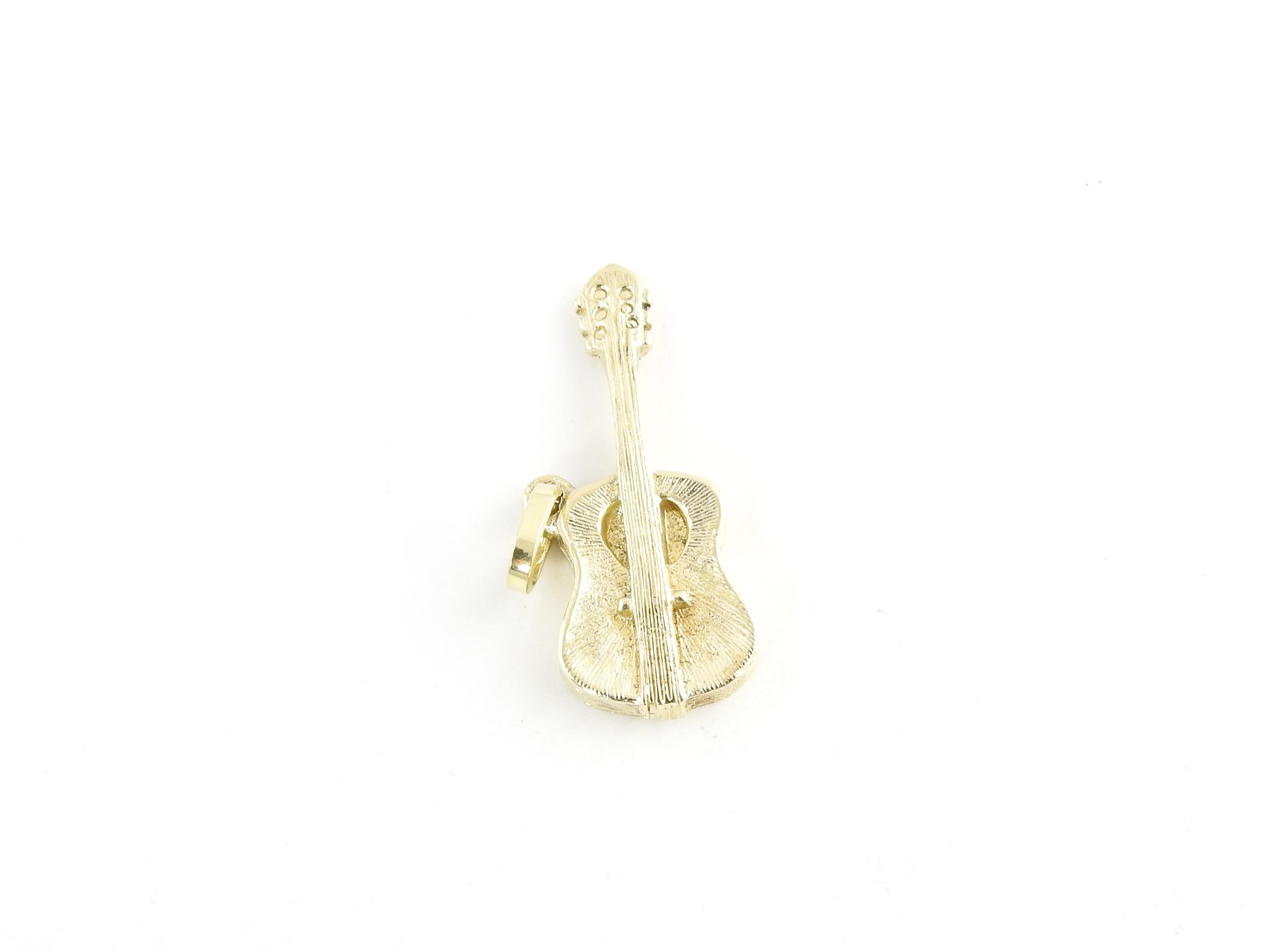 Vintage 14 Karat Yellow Gold Guitar Charm

Perfect for the musician in your life!

This lovely 3D charm features a miniature guitar beautifully detailed in 14K yellow gold.

Size: 28 mm x 11 mm (actual charm)

Weight: 3.2 dwt. / 5.1 gr.

Acid tested
