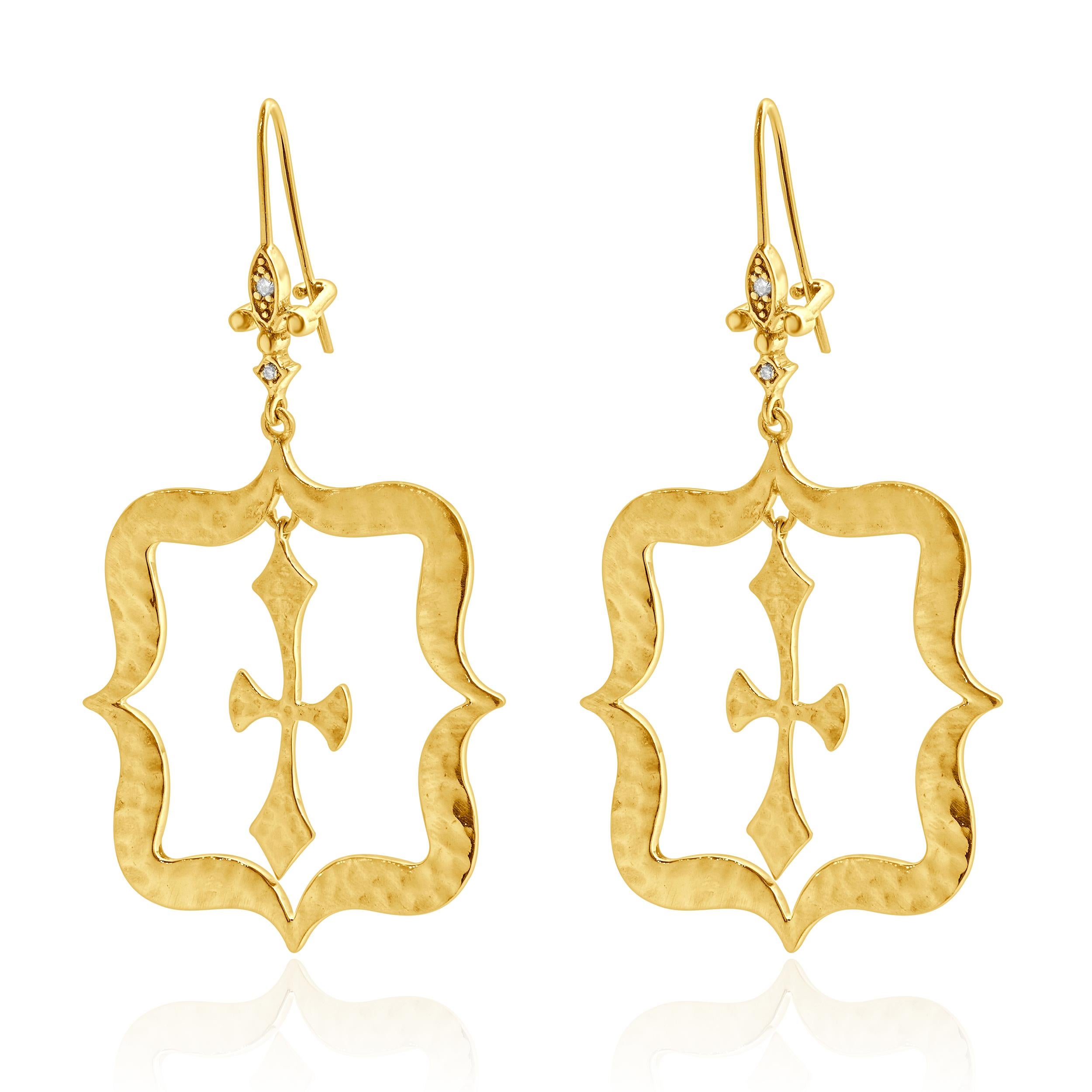 Matériau : Or jaune 14K
Diamant : 4 tailles rondes = 0,02cttw
Couleur : H
Clarté : I1
Dimensions : les boucles d'oreilles mesurent 21 x 11,2 mm
Poids :  7,52 grammes