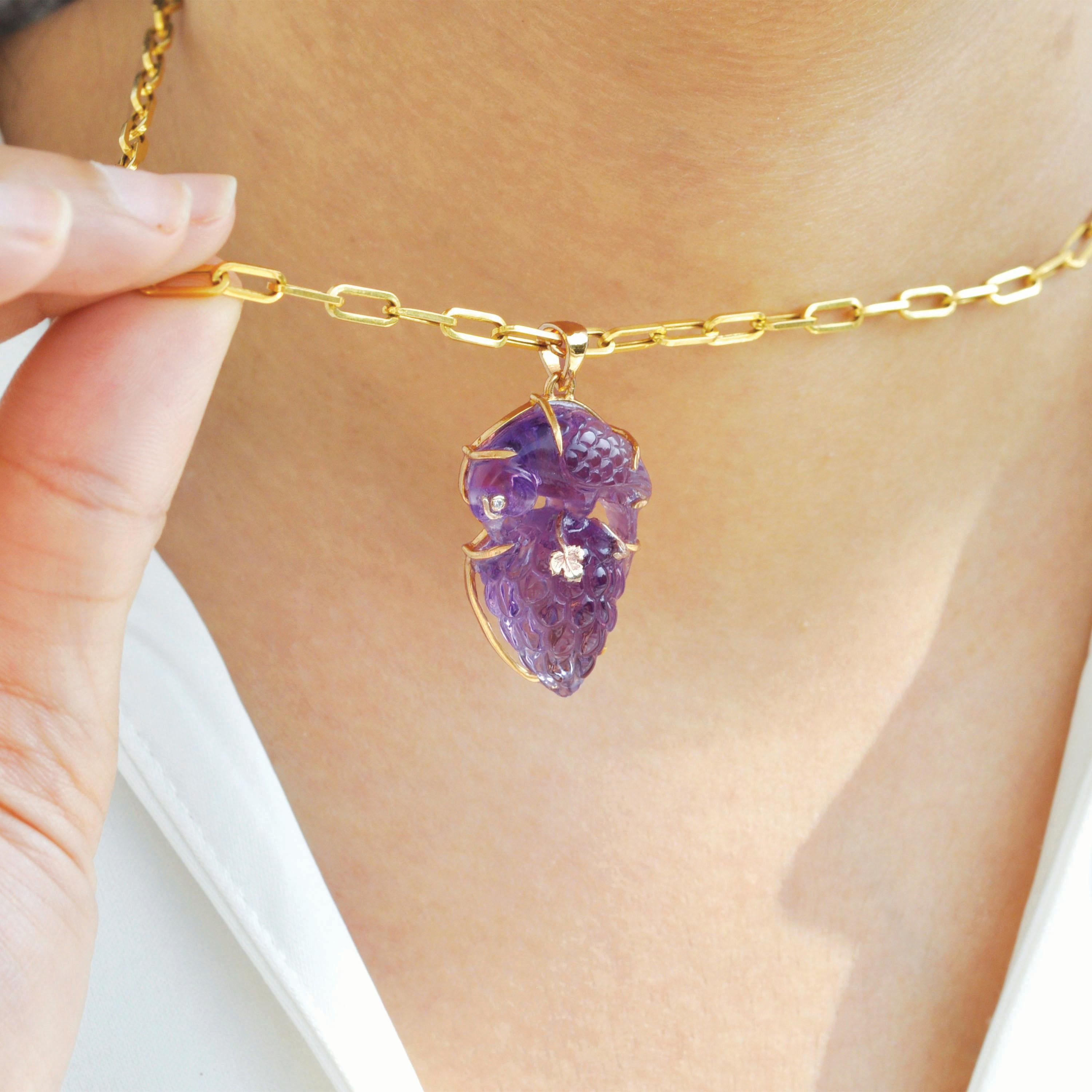 14 Karat Yellow Gold Hand-Carved Amethyst Bird Diamond Pendant Necklace For Sale 4