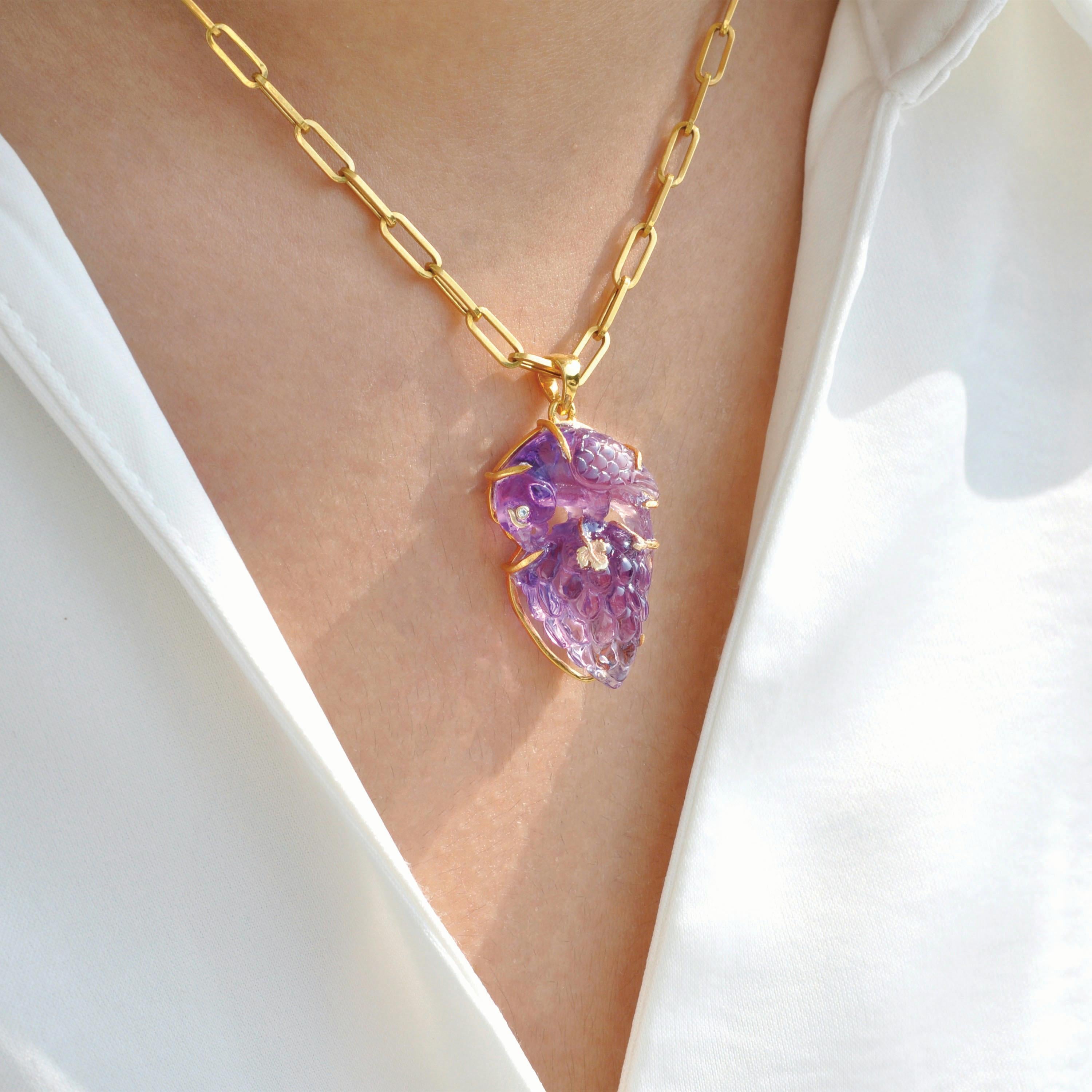 Contemporary 14 Karat Yellow Gold Hand-Carved Amethyst Bird Diamond Pendant Necklace For Sale