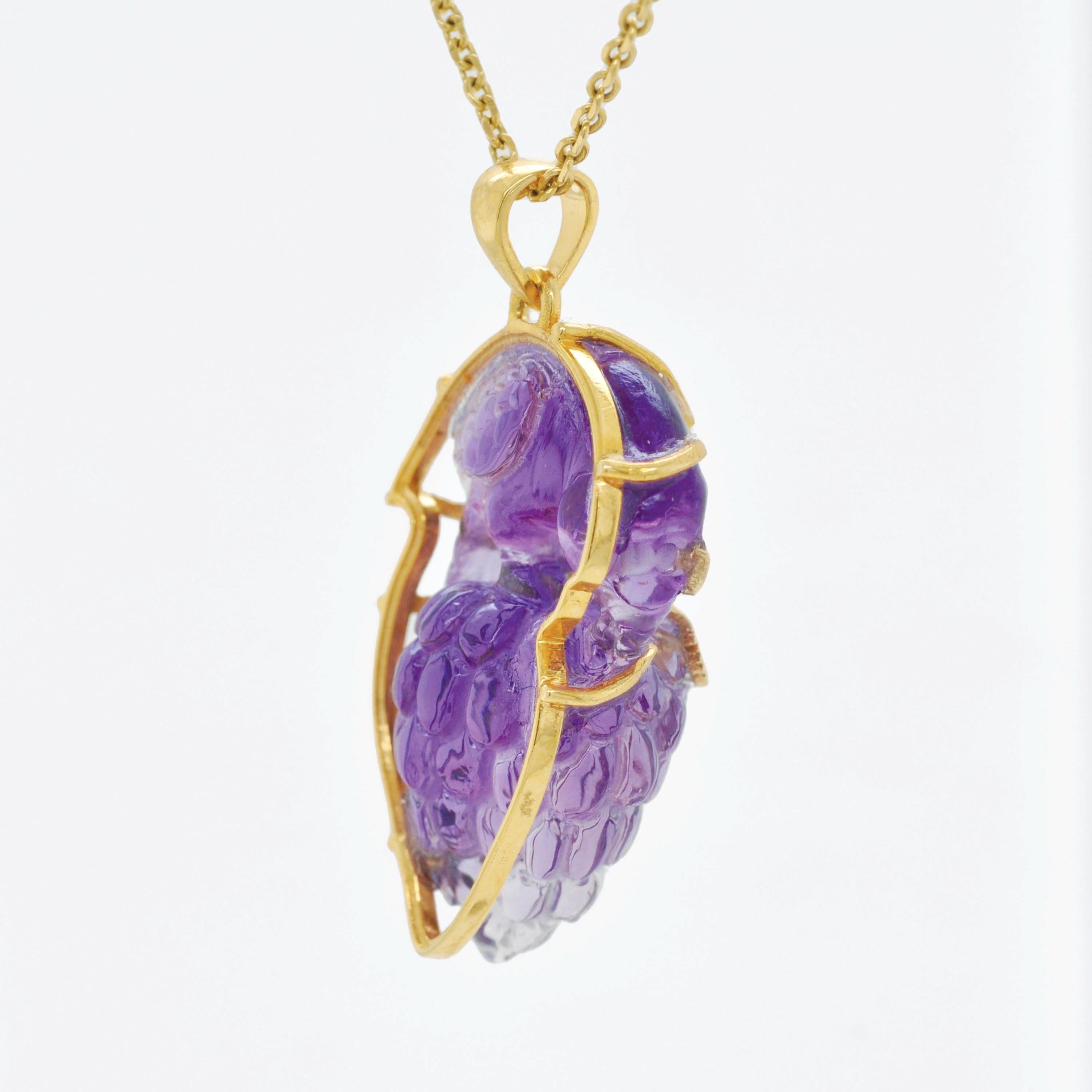 Women's or Men's 14 Karat Yellow Gold Hand-Carved Amethyst Bird Diamond Pendant Necklace For Sale