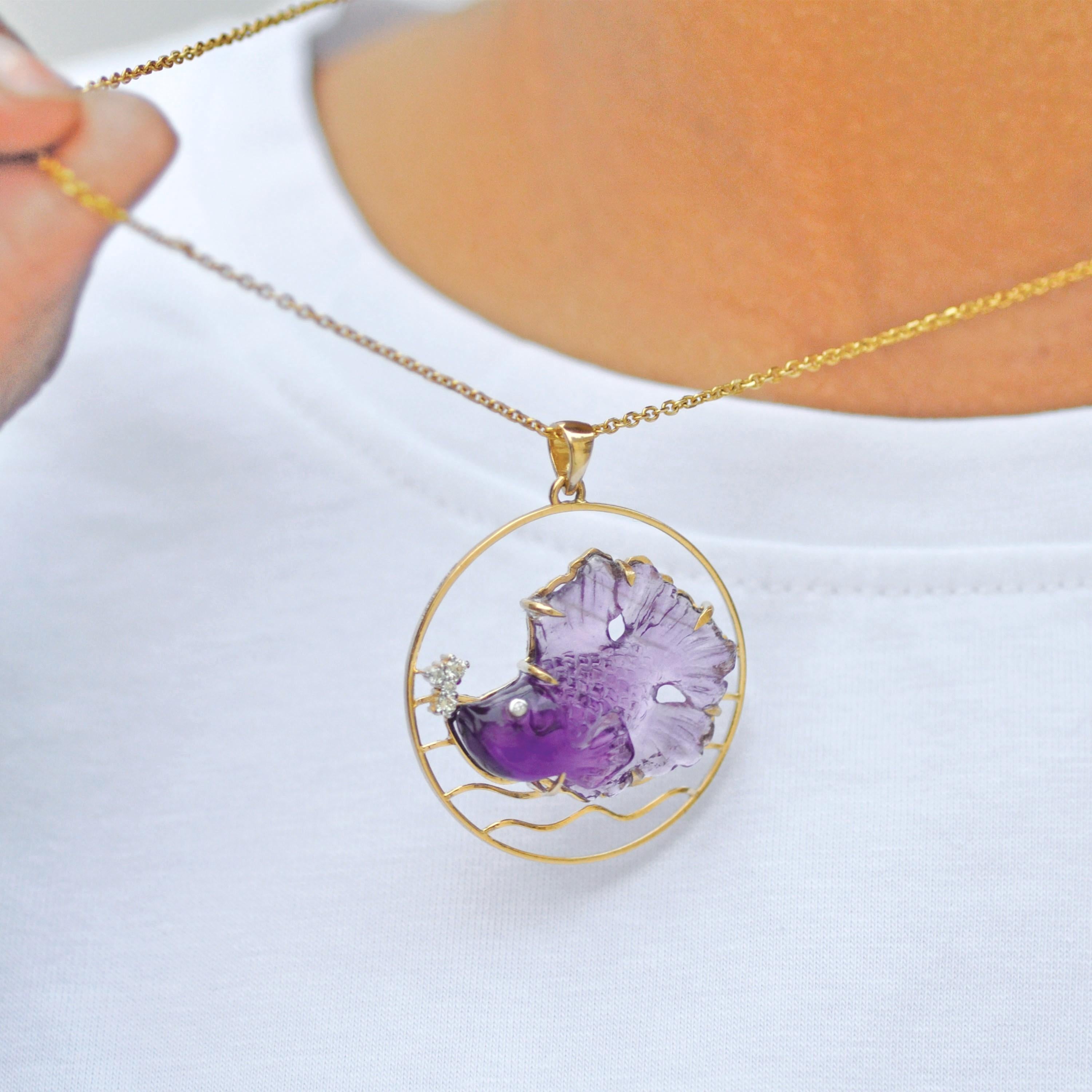 Contemporary 14 Karat Yellow Gold Hand-Carved Amethyst Fish Diamond Pendant Necklace For Sale